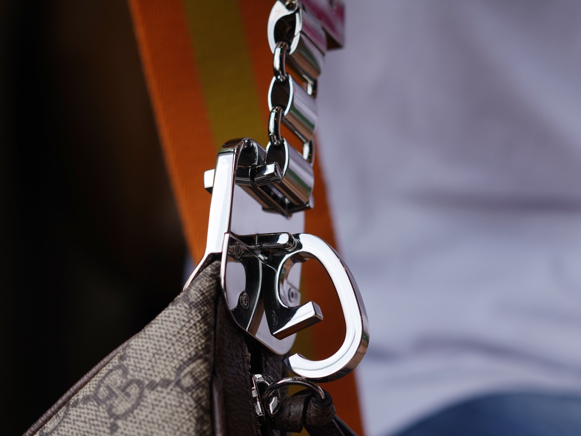 Sac à épaule Gucci Attache petite taille 699409 (logo) 