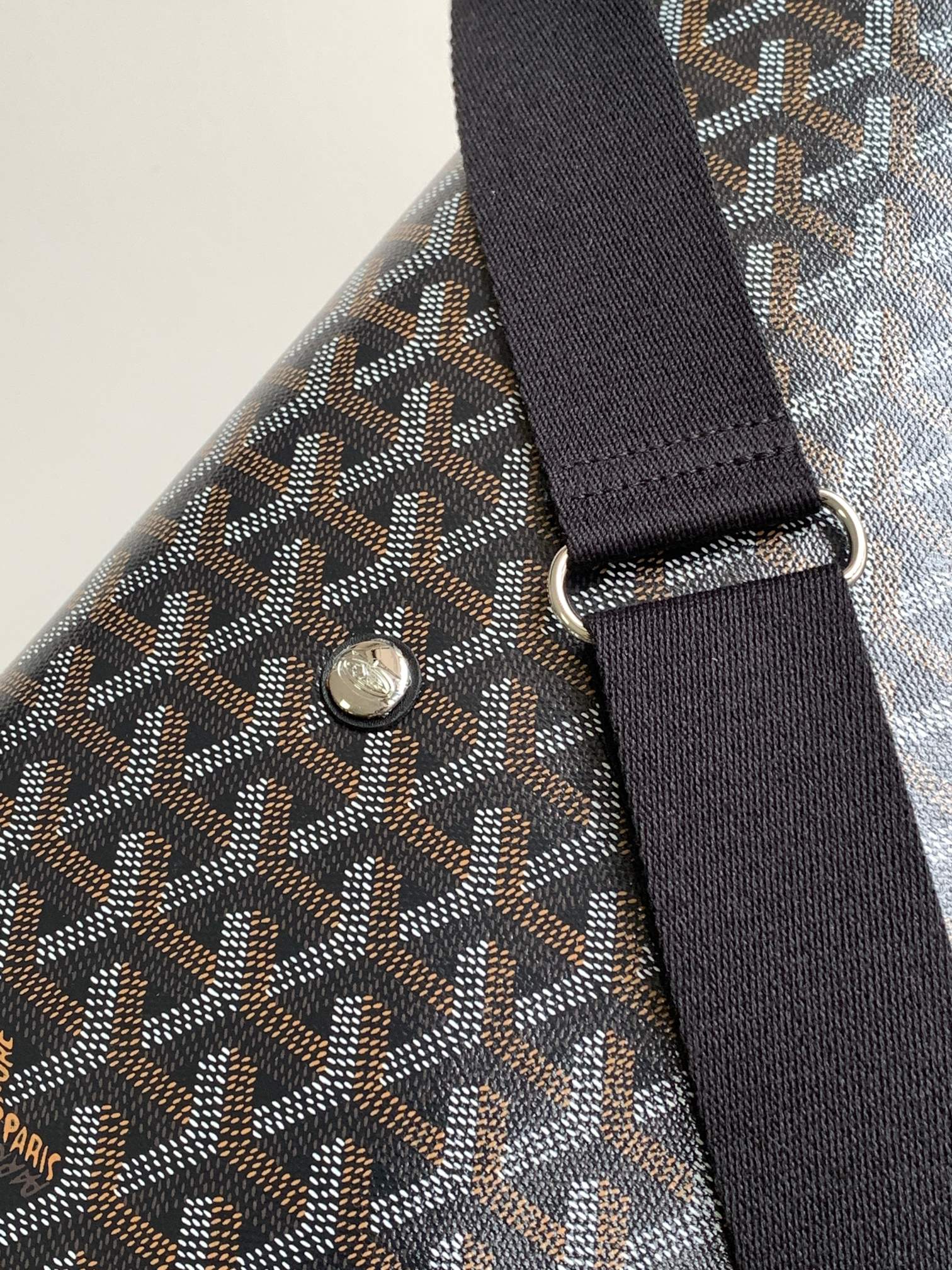 Túi xách Goyard 8130 màu đen