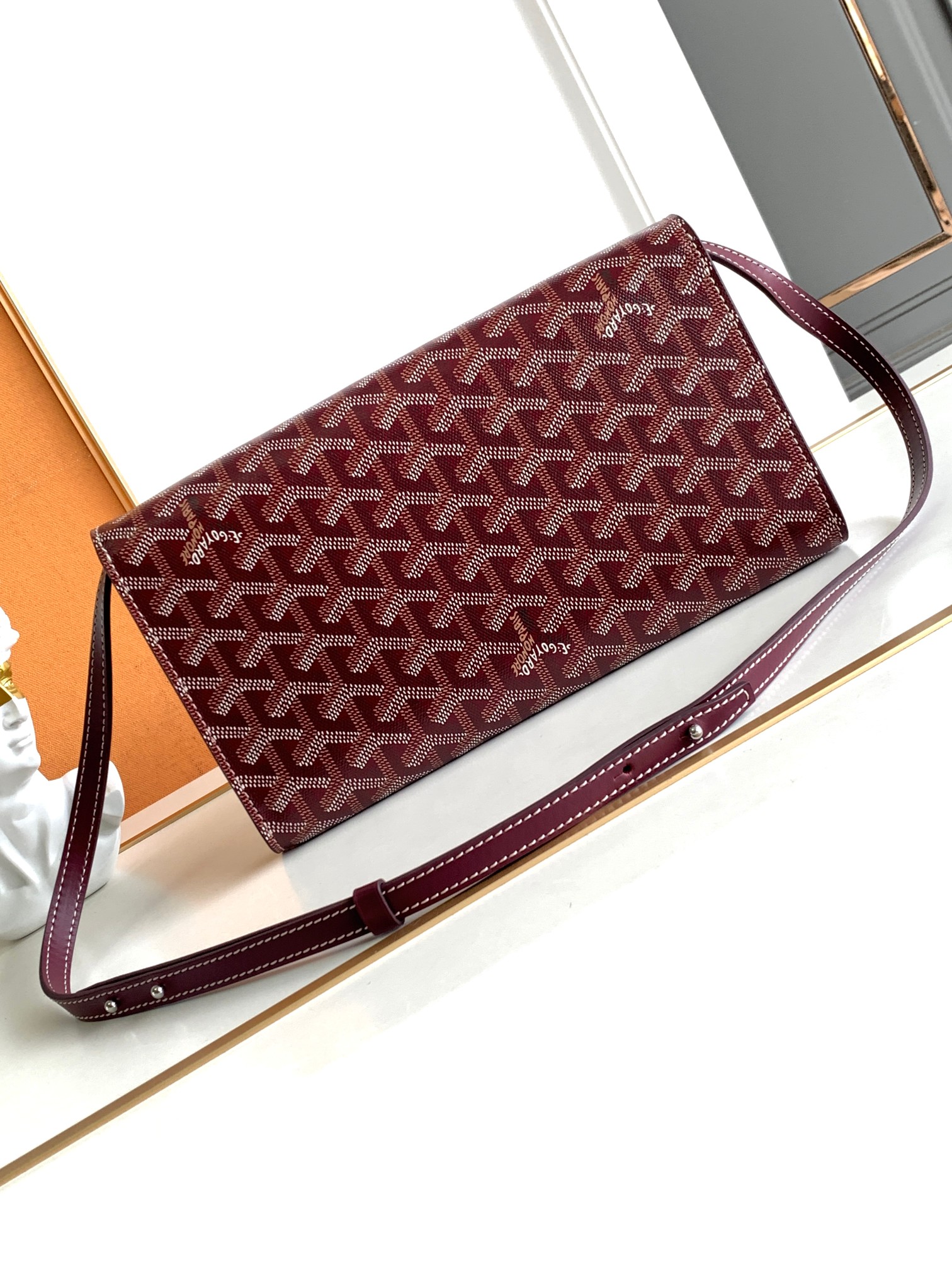 Goyard Monte-Carlo 8812 (red)