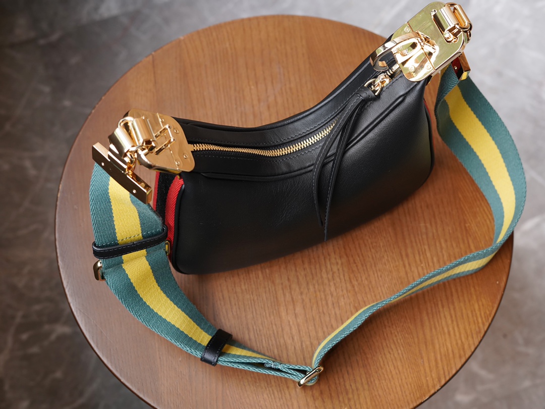 Sac à épaule Gucci Attache petite taille 699409 (black) 