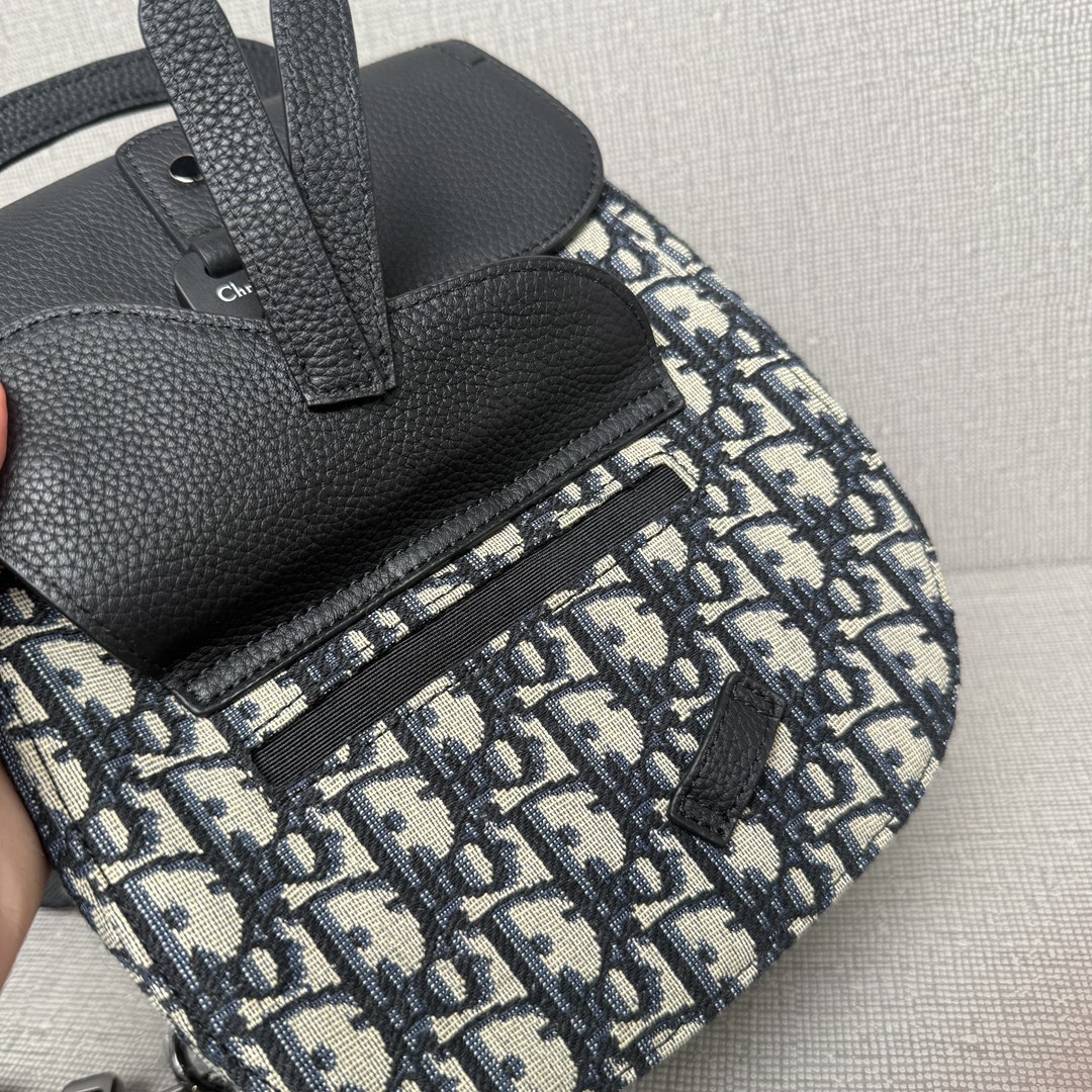 Túi đeo chéo Nam Dior Oblique 9224 màu trắng 