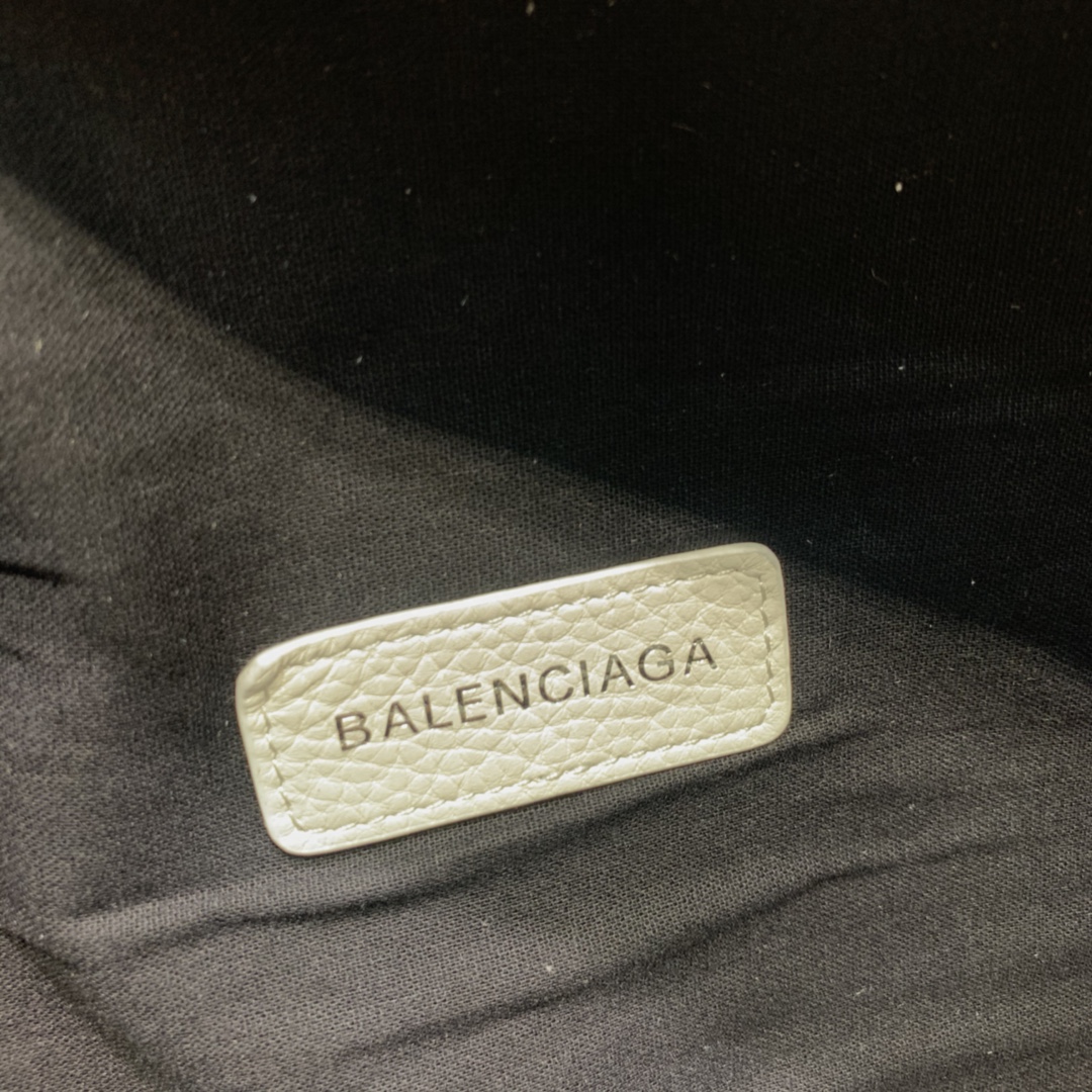 Túi đeo hông BALENCIAGA 180406480 màu trắng 