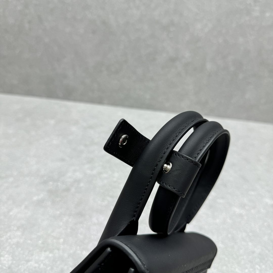 Túi Xách Jacquemus P98869 Màu Đen 