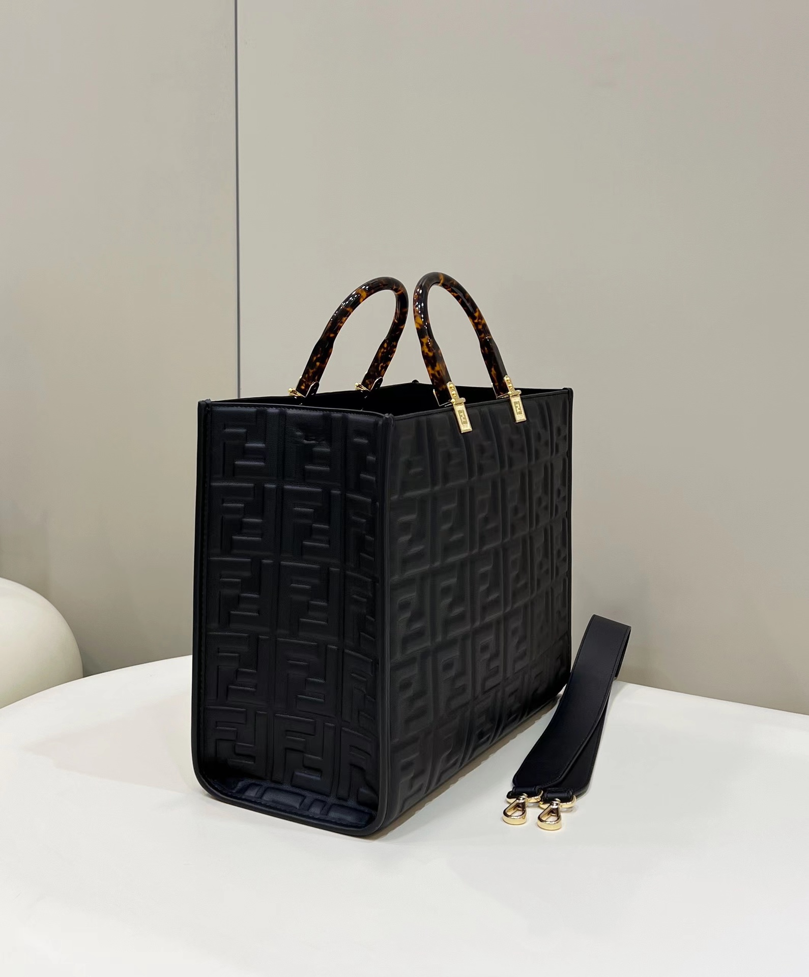 TÚI TOTE FENDI 8597