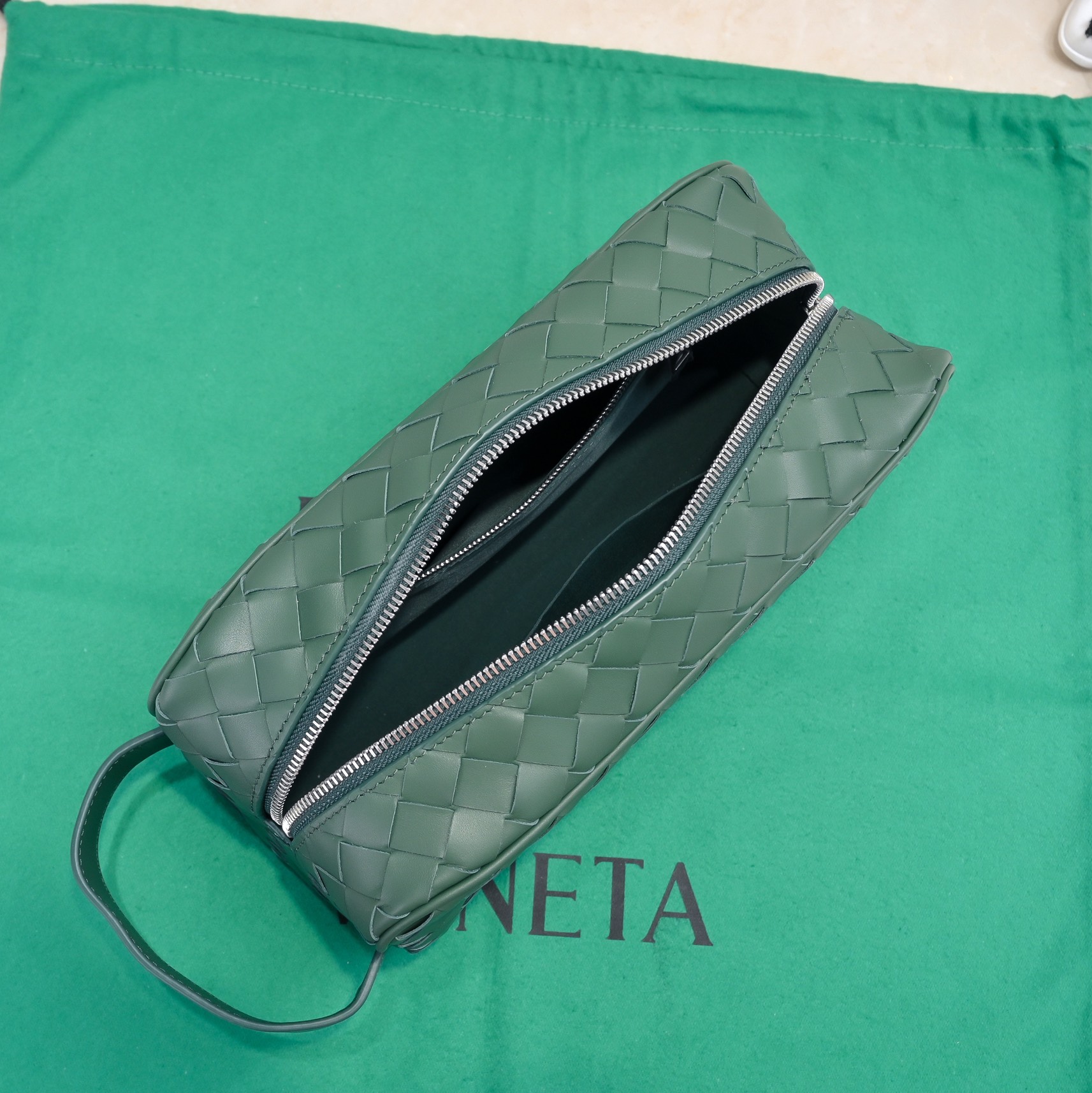 Túi Xách Nam Bottega Veneta 7799 Màu Xanh Rêu 