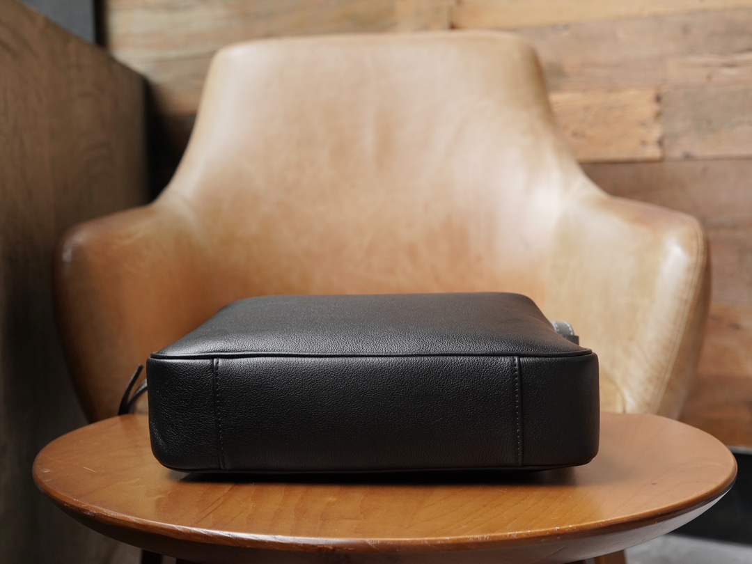 Sac à épaule Gucci Diana taille moyenne 746124 (Black)