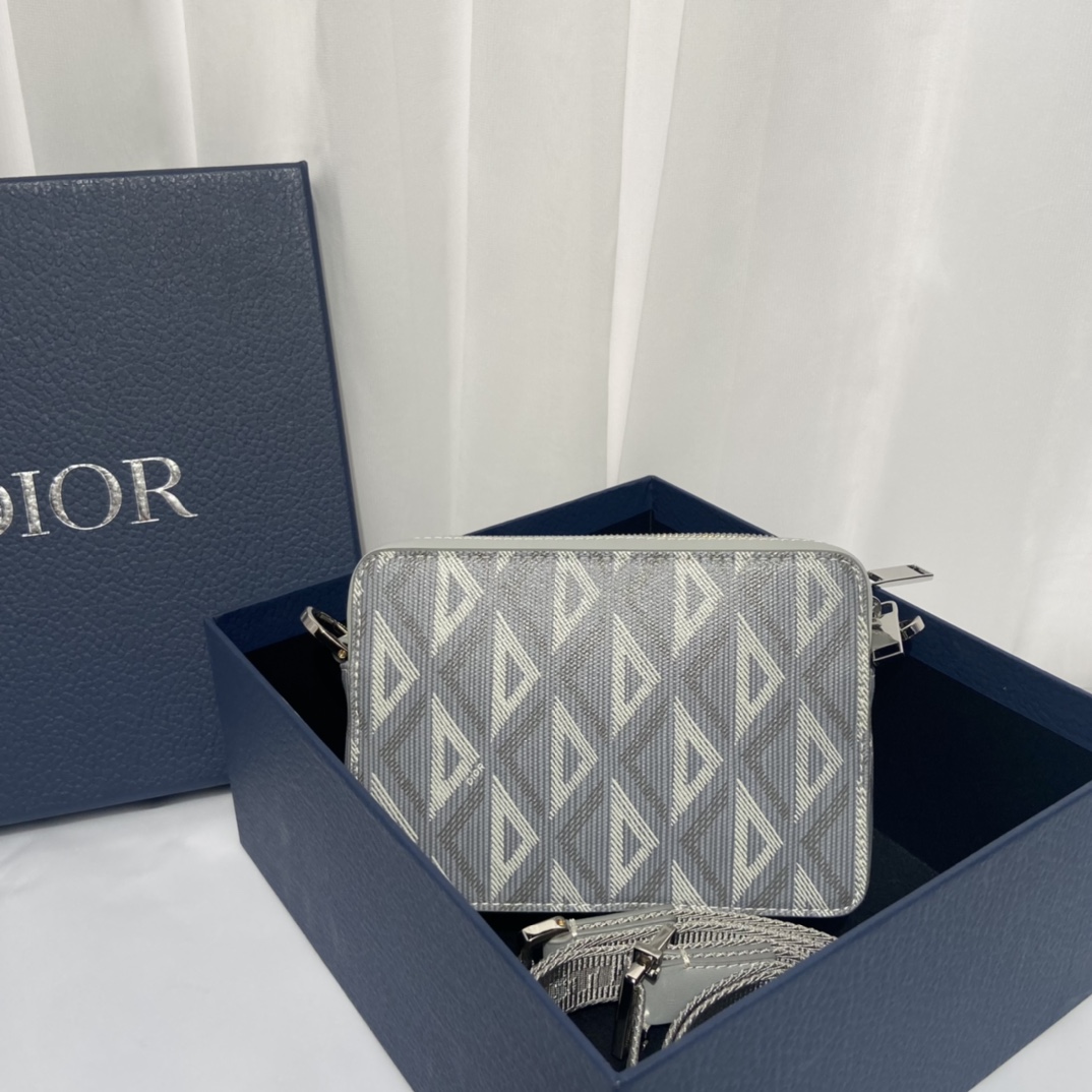 Túi Đeo Chéo Nam Dior Diamond Màu Xám 9921