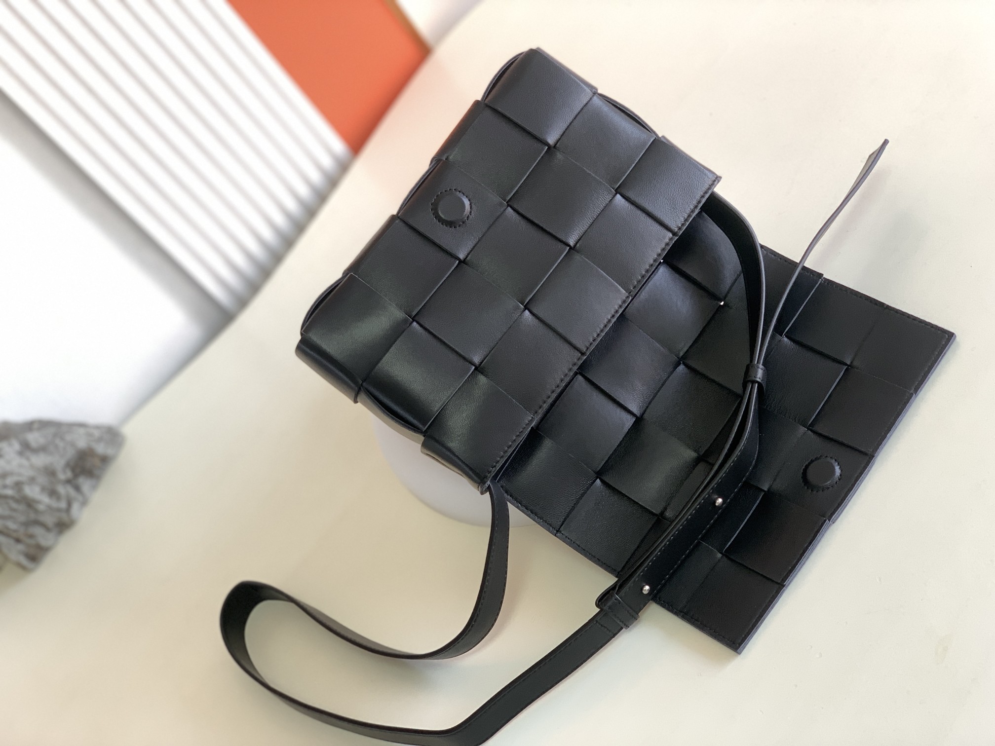 Bottega Veneta Cassette Màu Đen 
