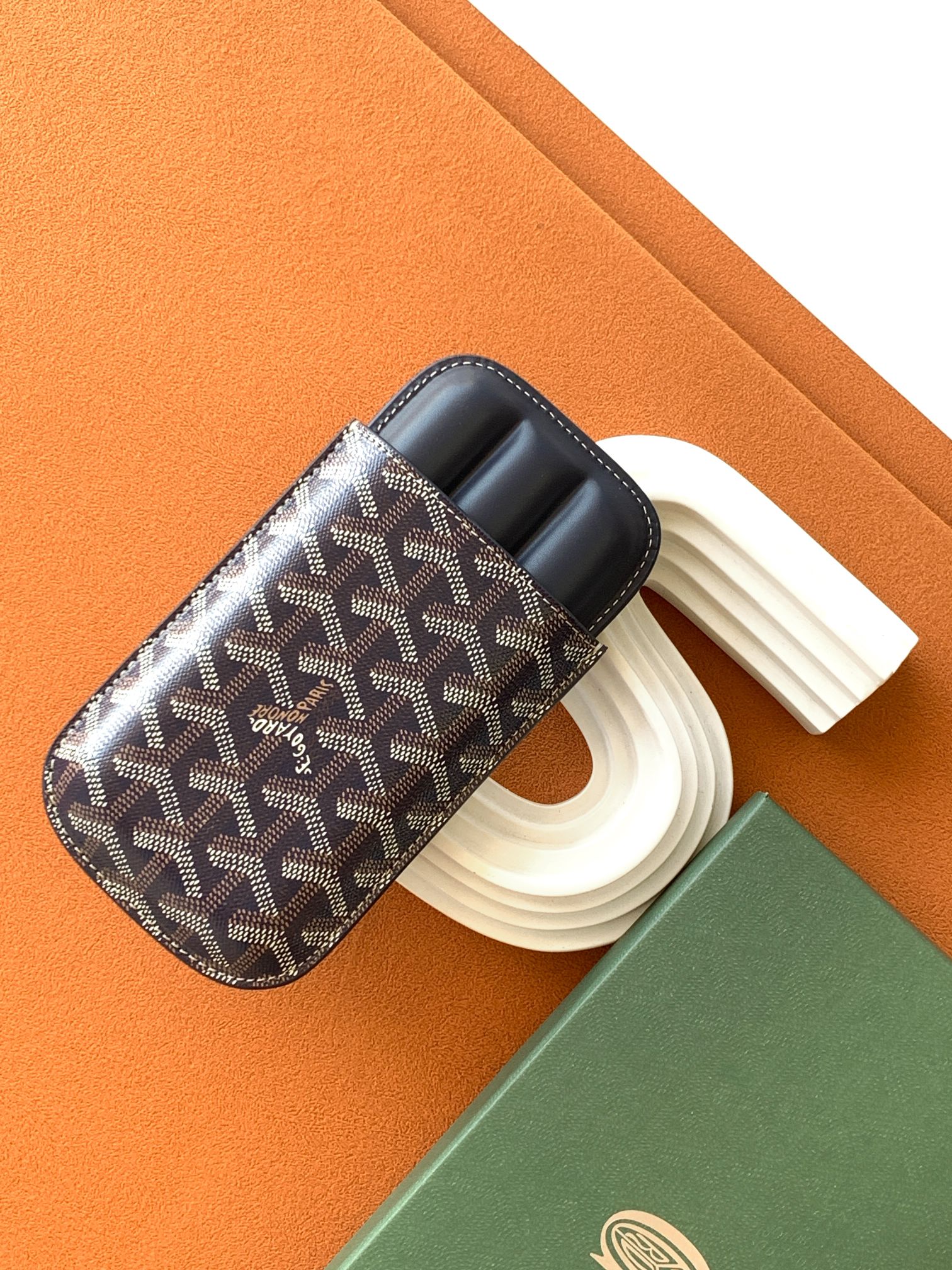 GOYARD CHURCHILL 8213 (BLACK)