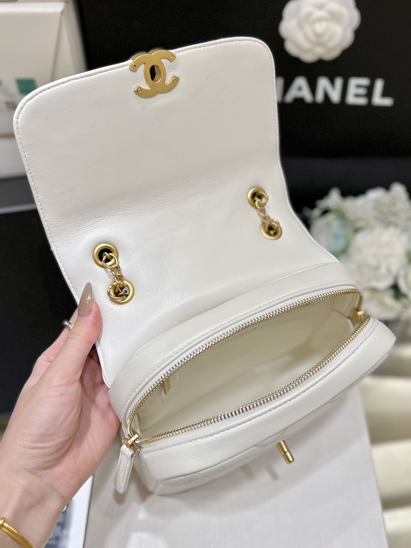 Túi Xách Chanel AP3884 Màu Trắng