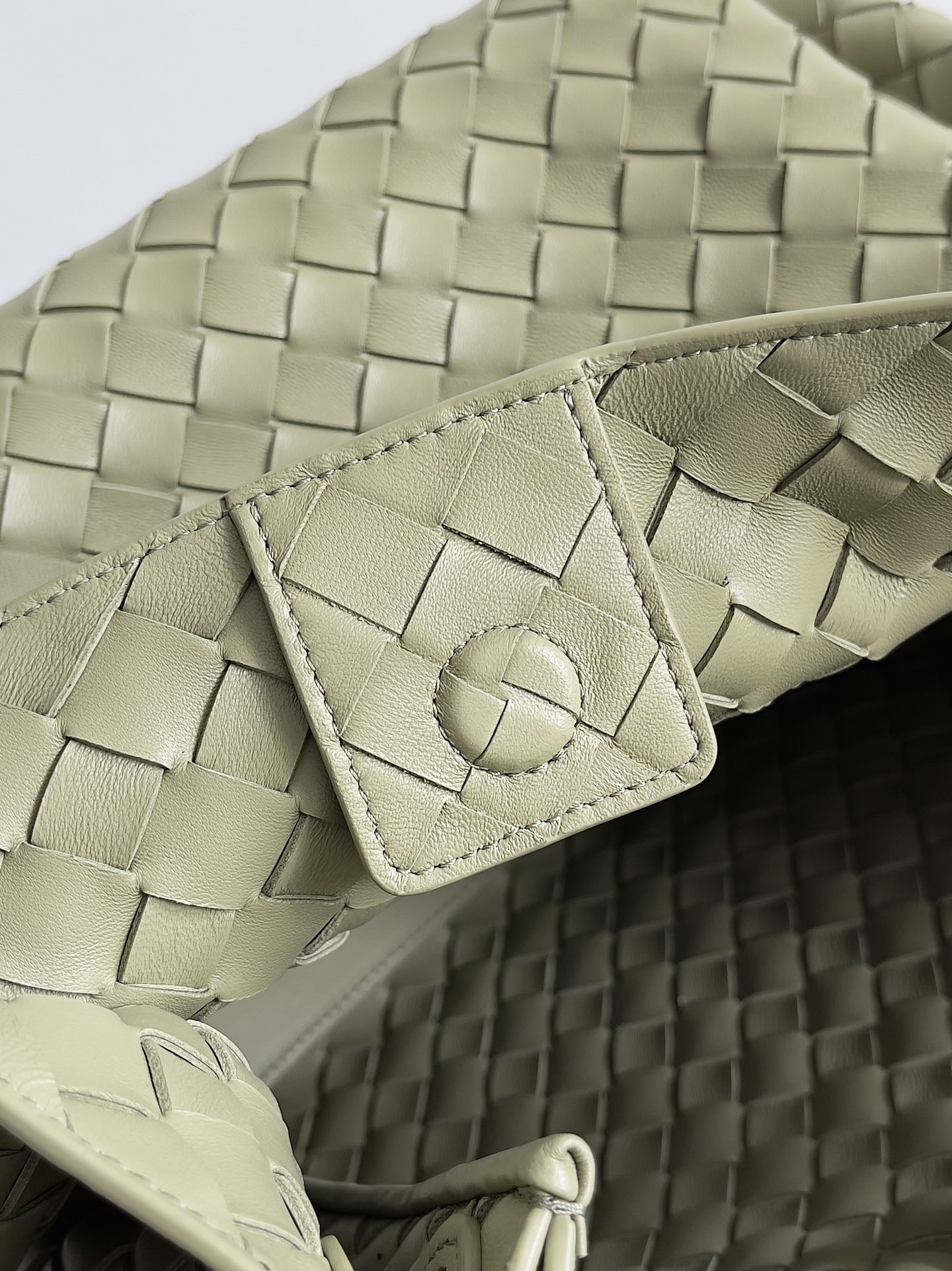 Túi xách nữ bottega veneta màu rêu 796571