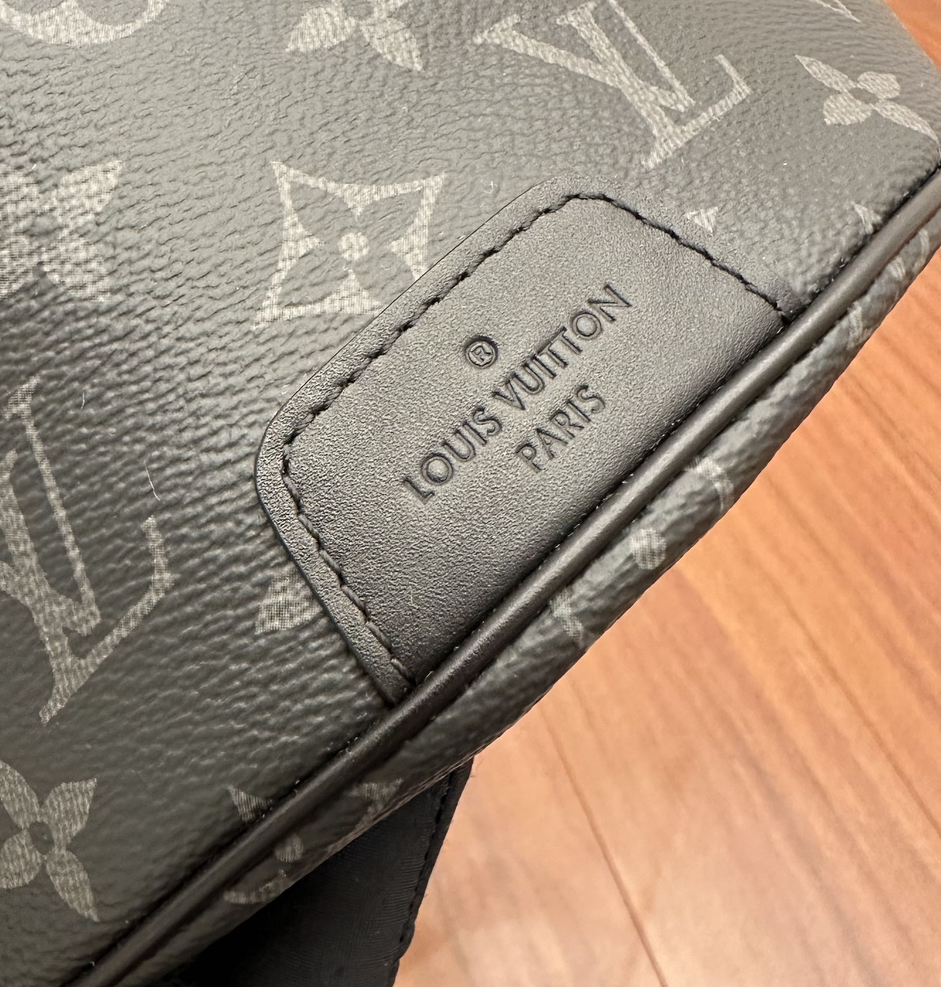 Túi Đeo Hông Louis Vuitton Discovery PM M46035
