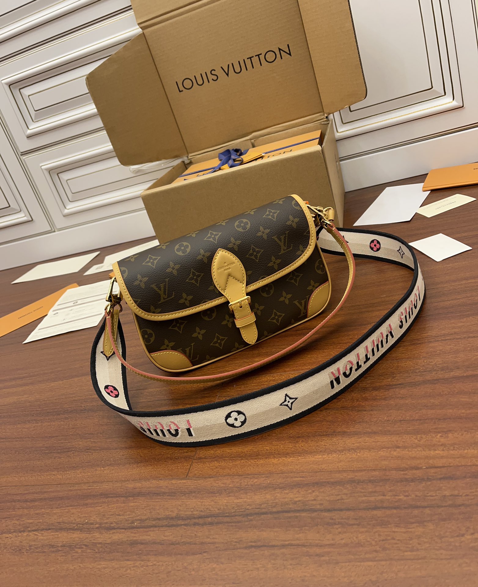 Túi Đeo Chéo Nữ Louis Vuitton LV Diane M45985 Màu Nâu