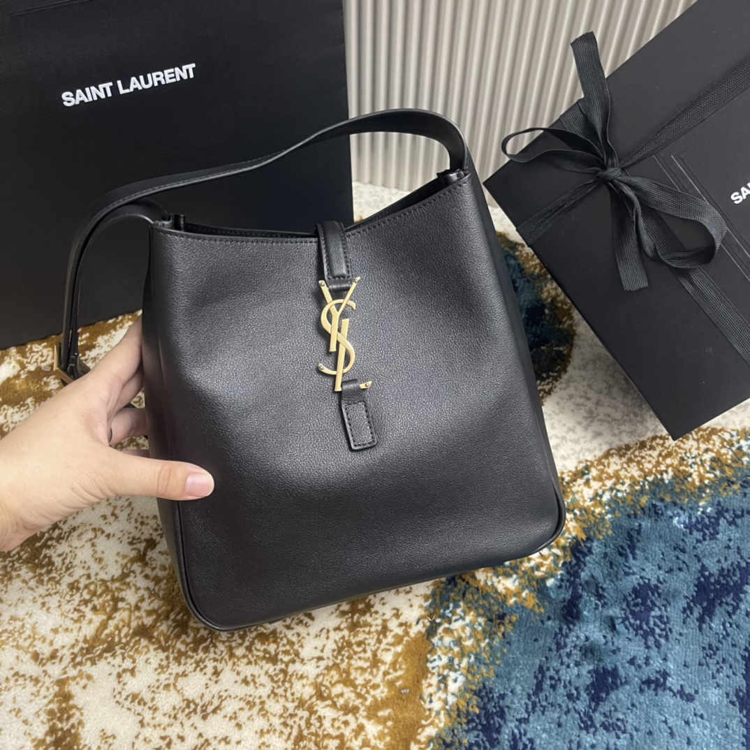 Túi xách YSL LE 5À7 HOBO màu đen 713938