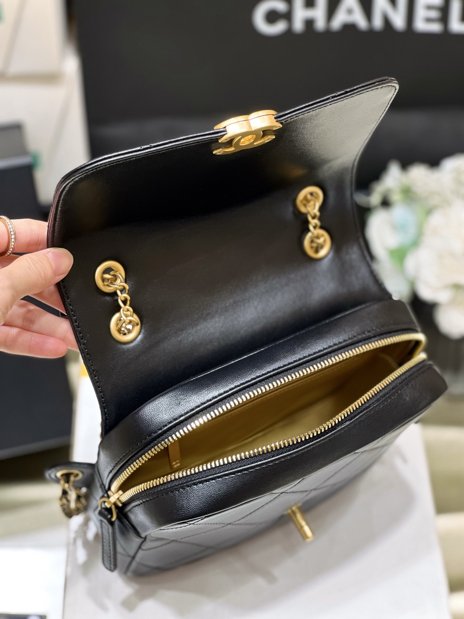 Túi Xách Chanel AP3884 Màu Đen 