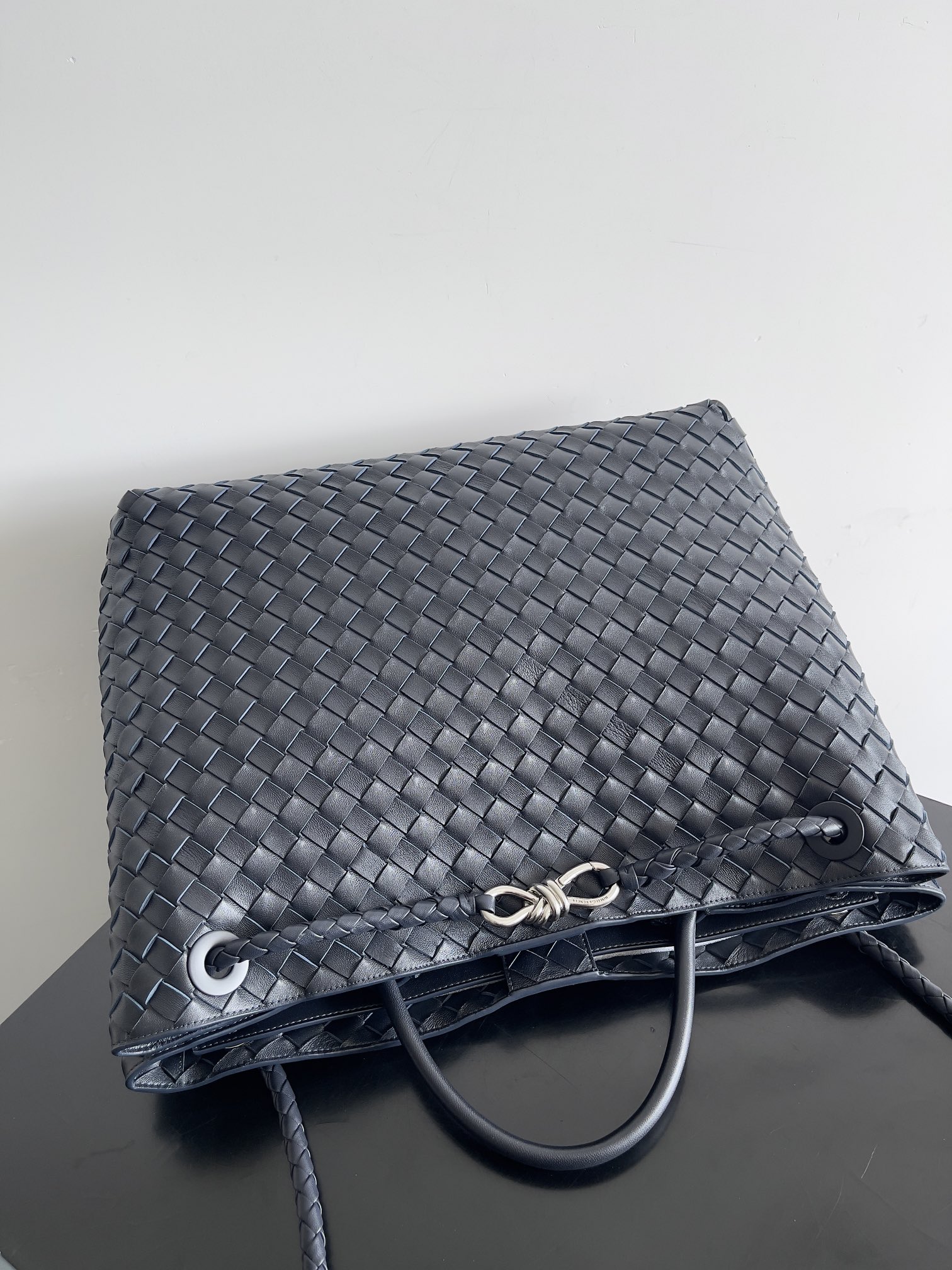 Túi xách nữ bottega veneta màu đen 743575