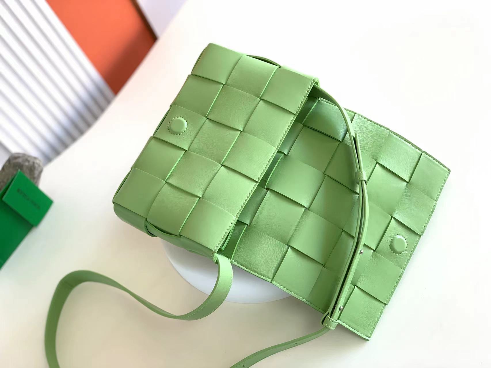 Bottega Veneta Cassette Màu Xanh Lá