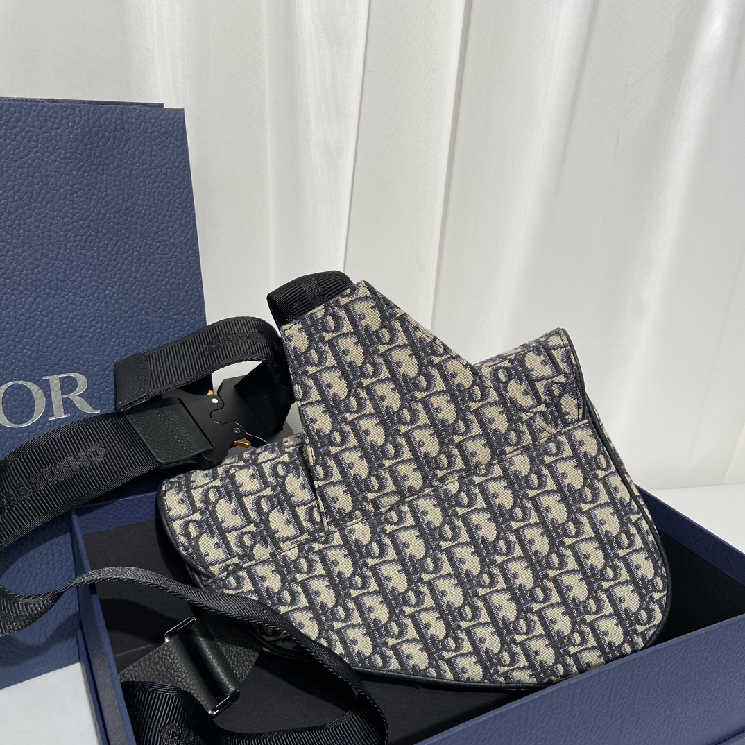 Túi Xách Nam Dior Sadle Màu Trắng 9001