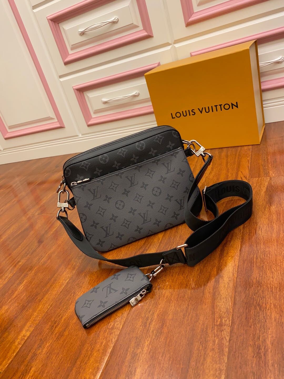 Túi Nam Louis Vuitton Trio Messenger M69443