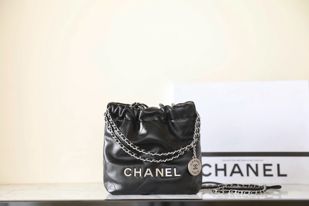 Túi xách Channel 22 bag đen dây bạc 