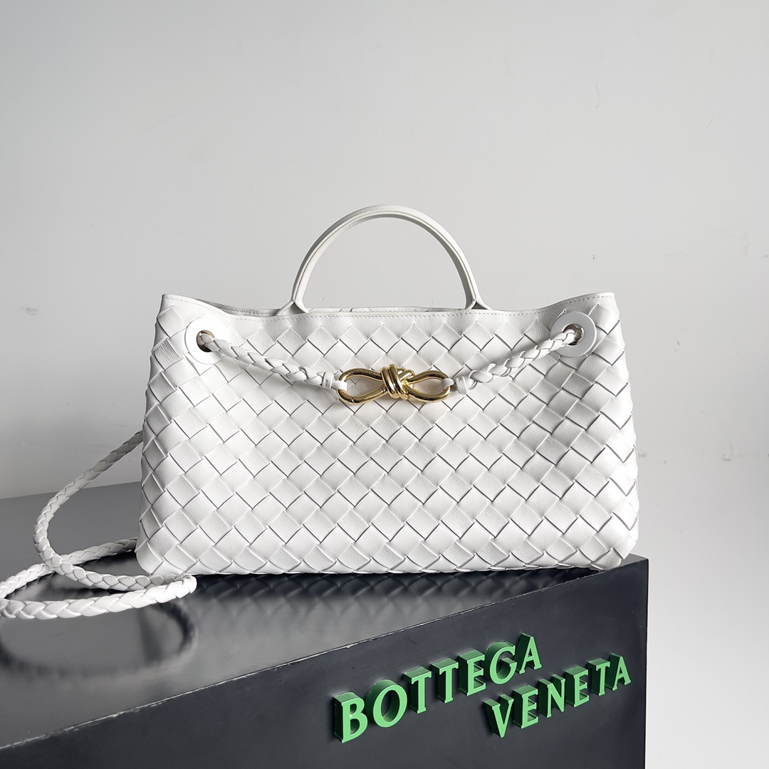 Túi xách nữ bottega veneta màu trắng 754990