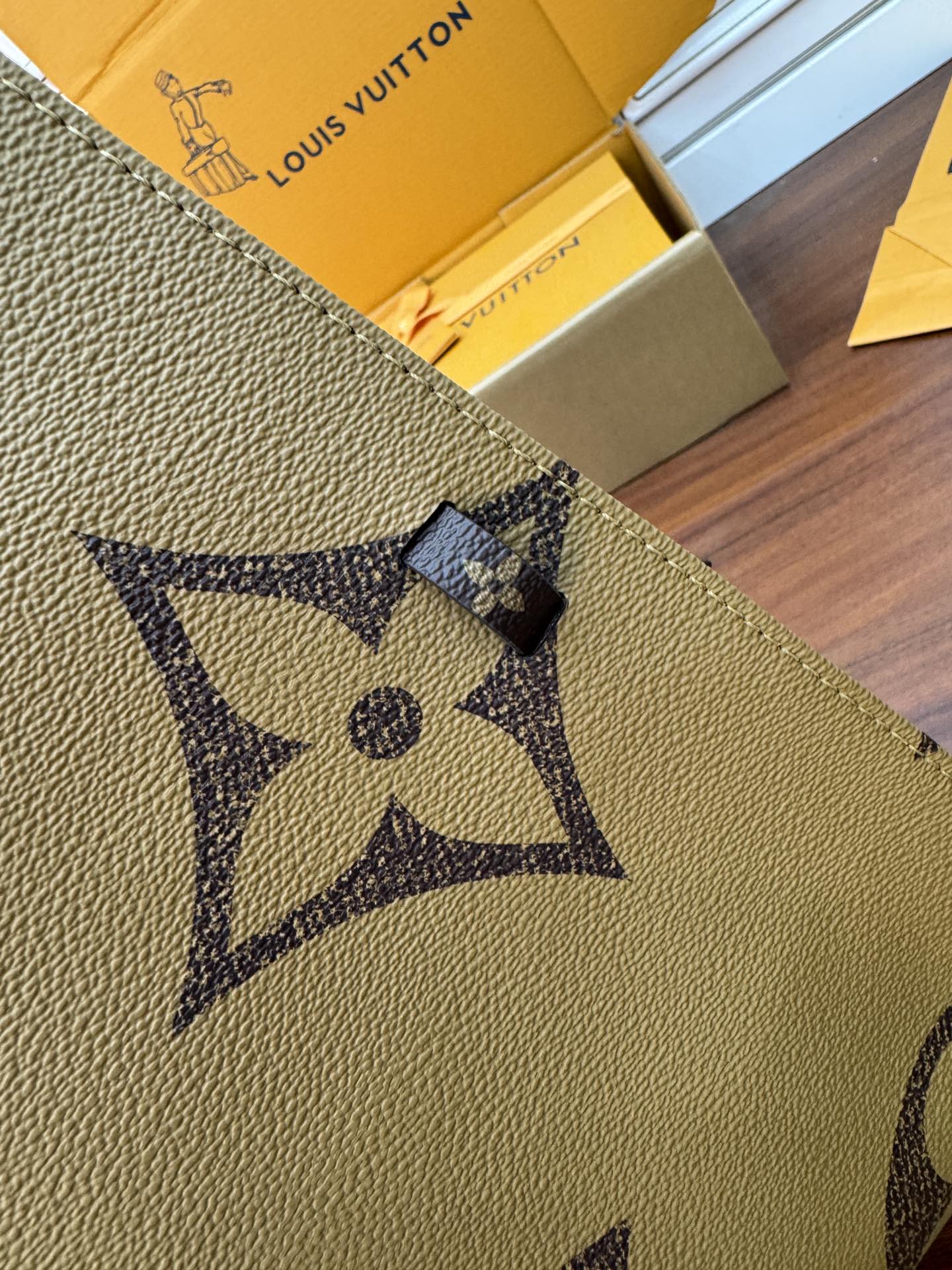 Cabas OnTheGo Voyage M46823 