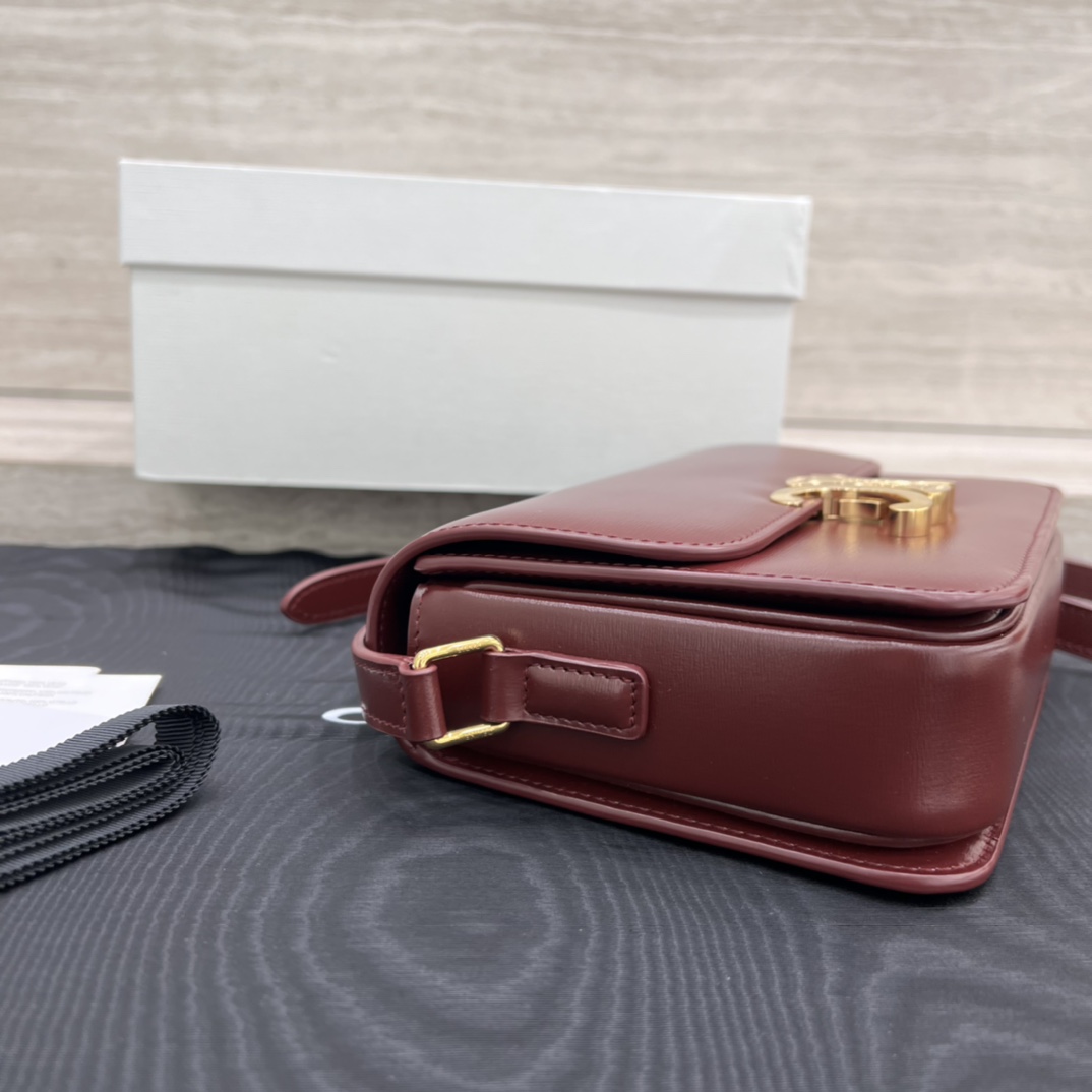Túi xách Celine Teen Triomphe 188423 màu đỏ đô 