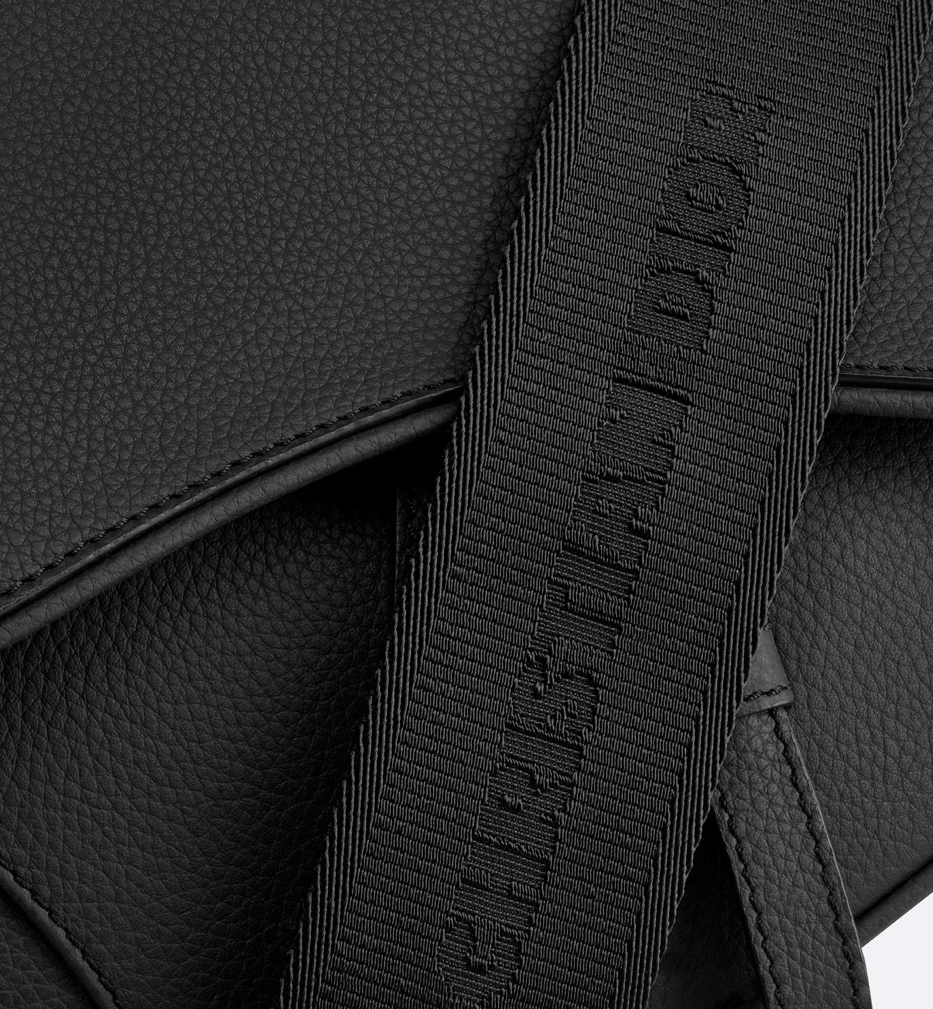 Túi đeo chéo Dior Saddle 80011 màu đen