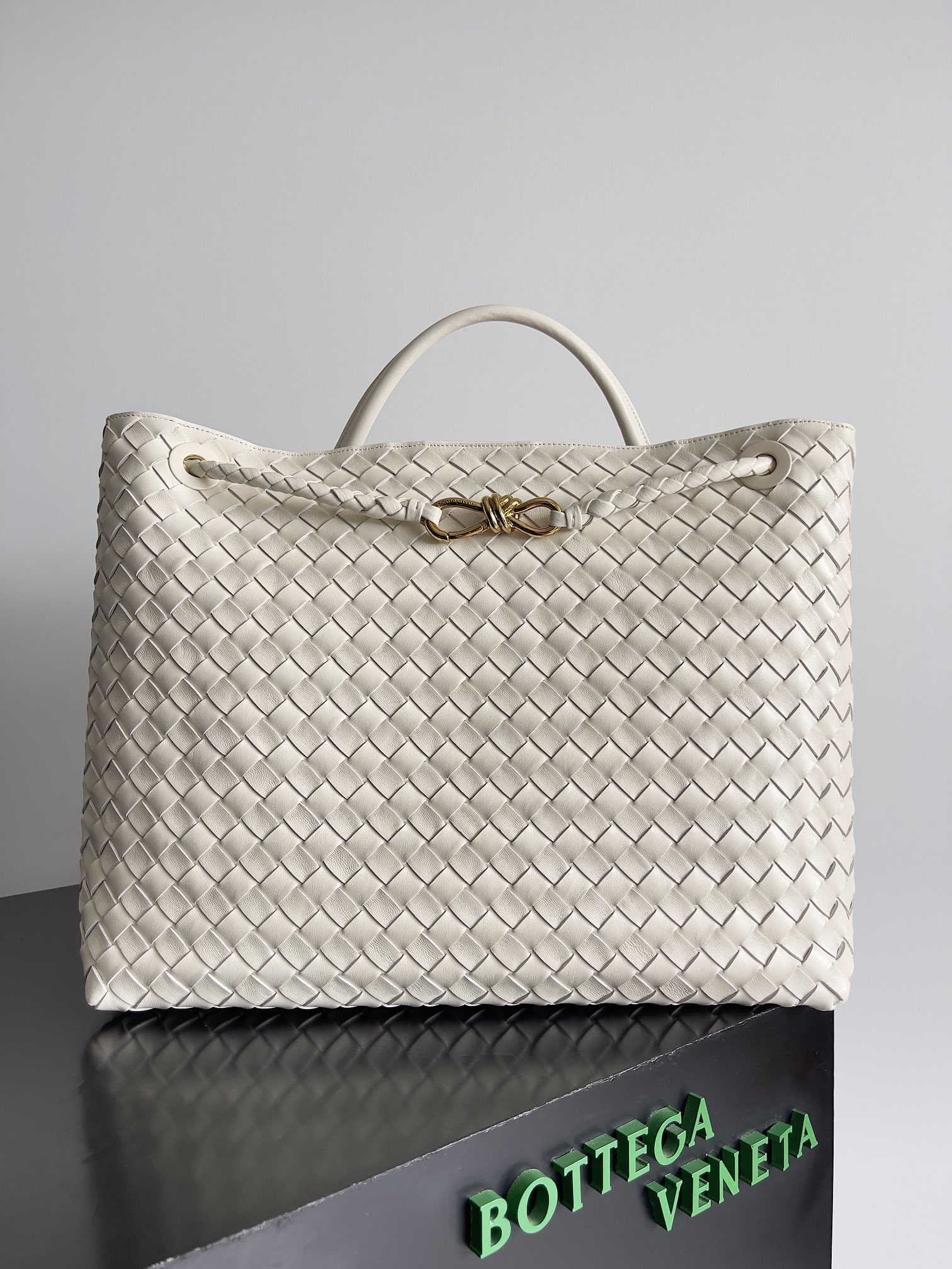 Túi xách nữ bottega veneta màu trắng 743575