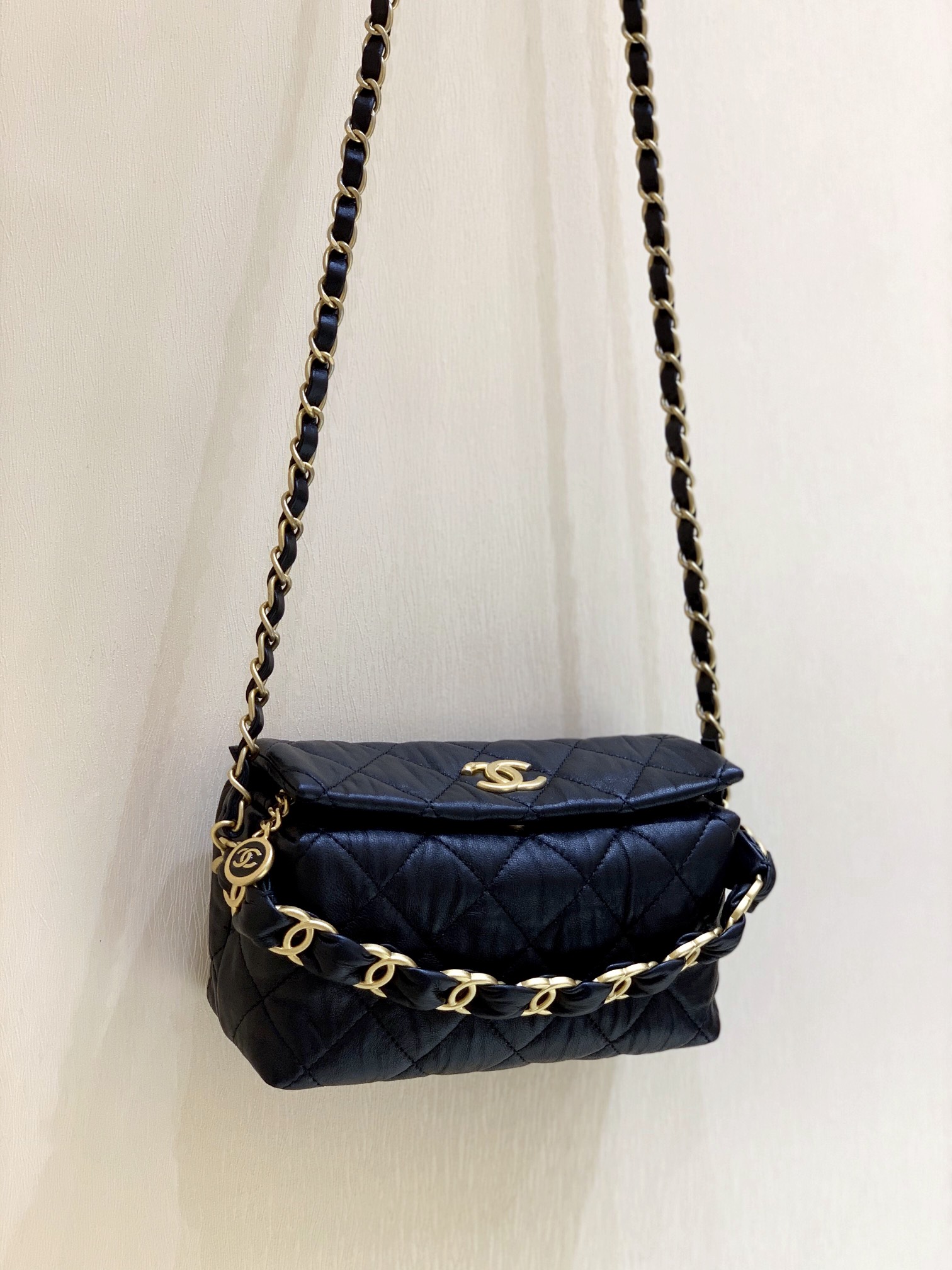 Túi Xách Chanel Small Hobo Bag Màu Đen AS2479