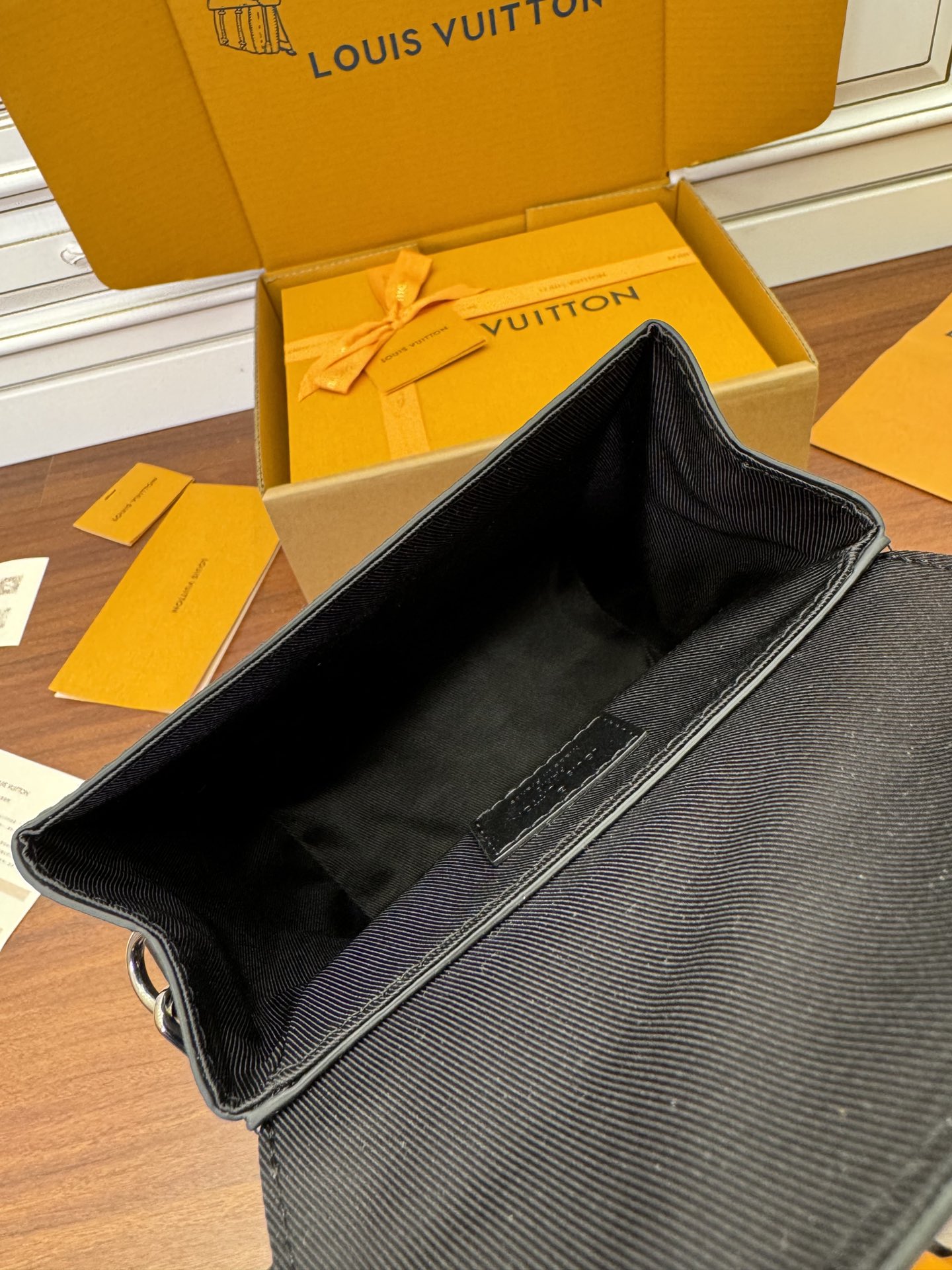 Túi Nam Sac Nano Steamer m82774 Màu Đen
