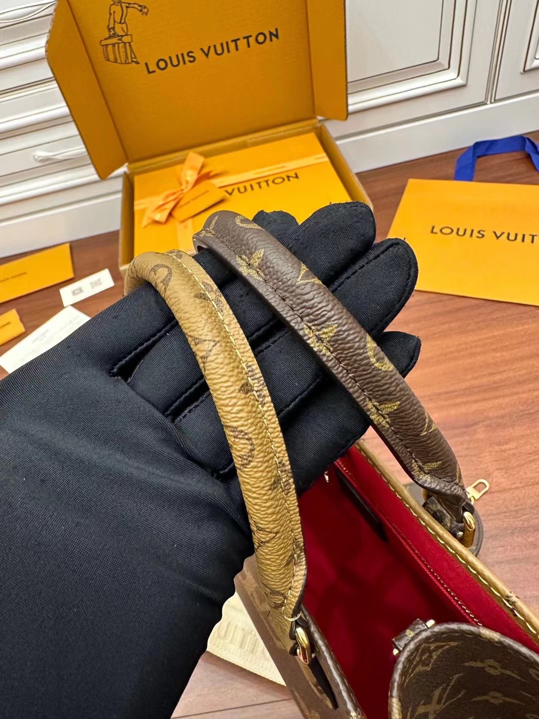 Túi Xách Tay Nữ Louis Vuitton LV On The Go M46373 Màu Nâu