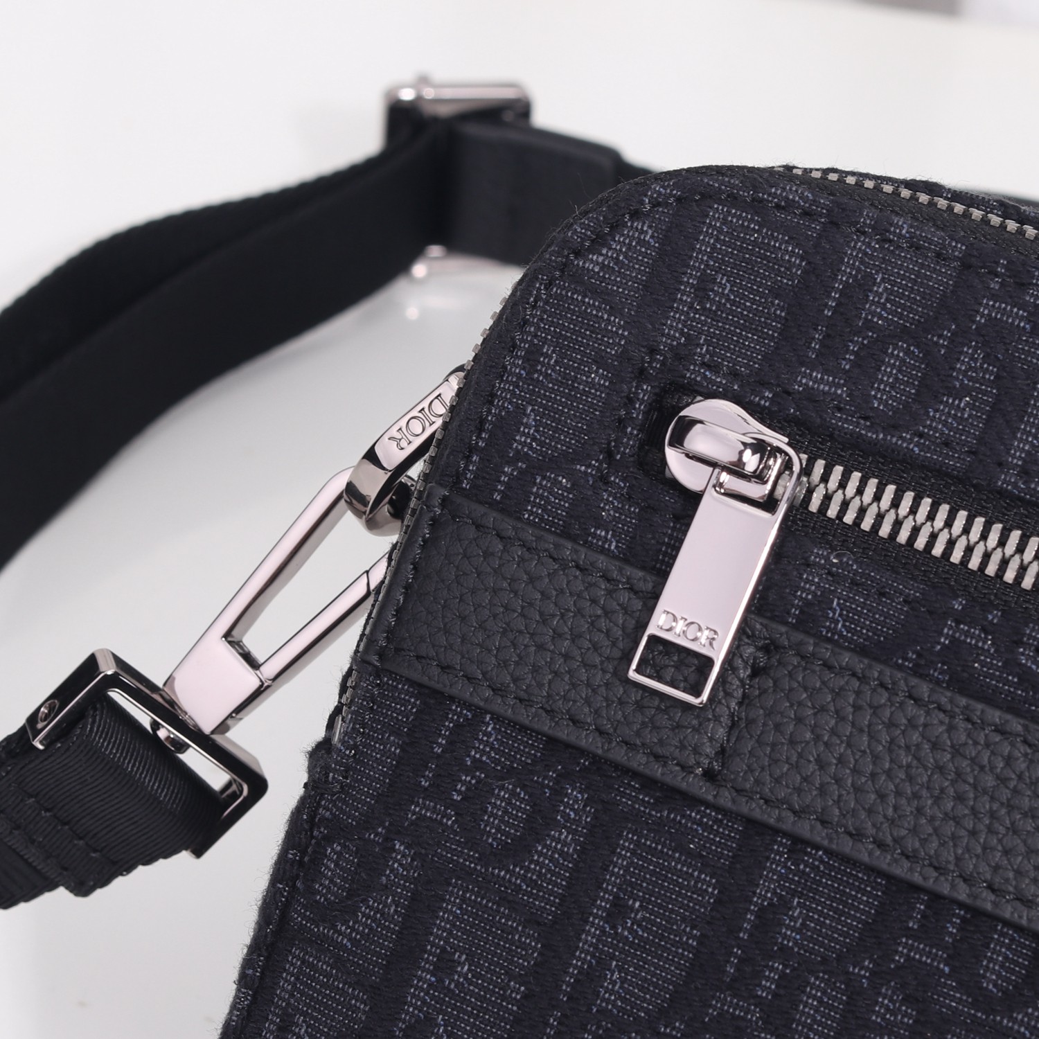 Túi Xách Nam Dior Safari Màu Đen 9854