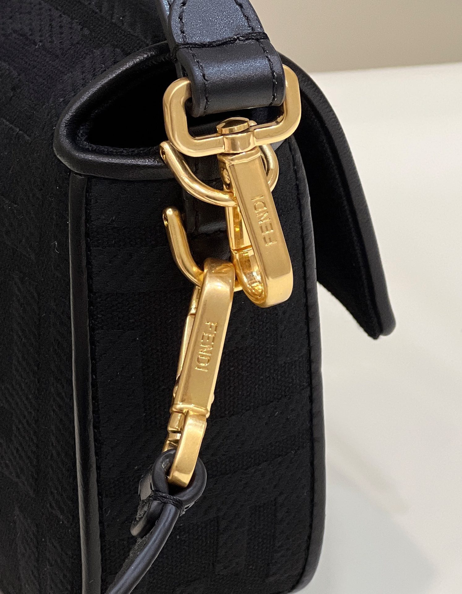 TÚI CỔ ĐIỂN 8598 FENDI 