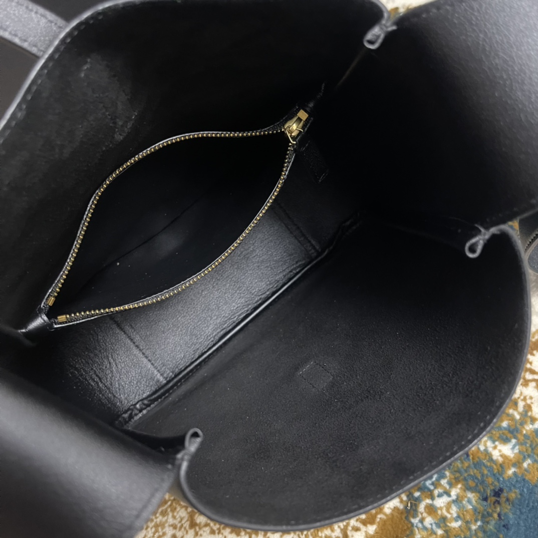 Túi xách YSL LE 5À7 HOBO màu đen 713938