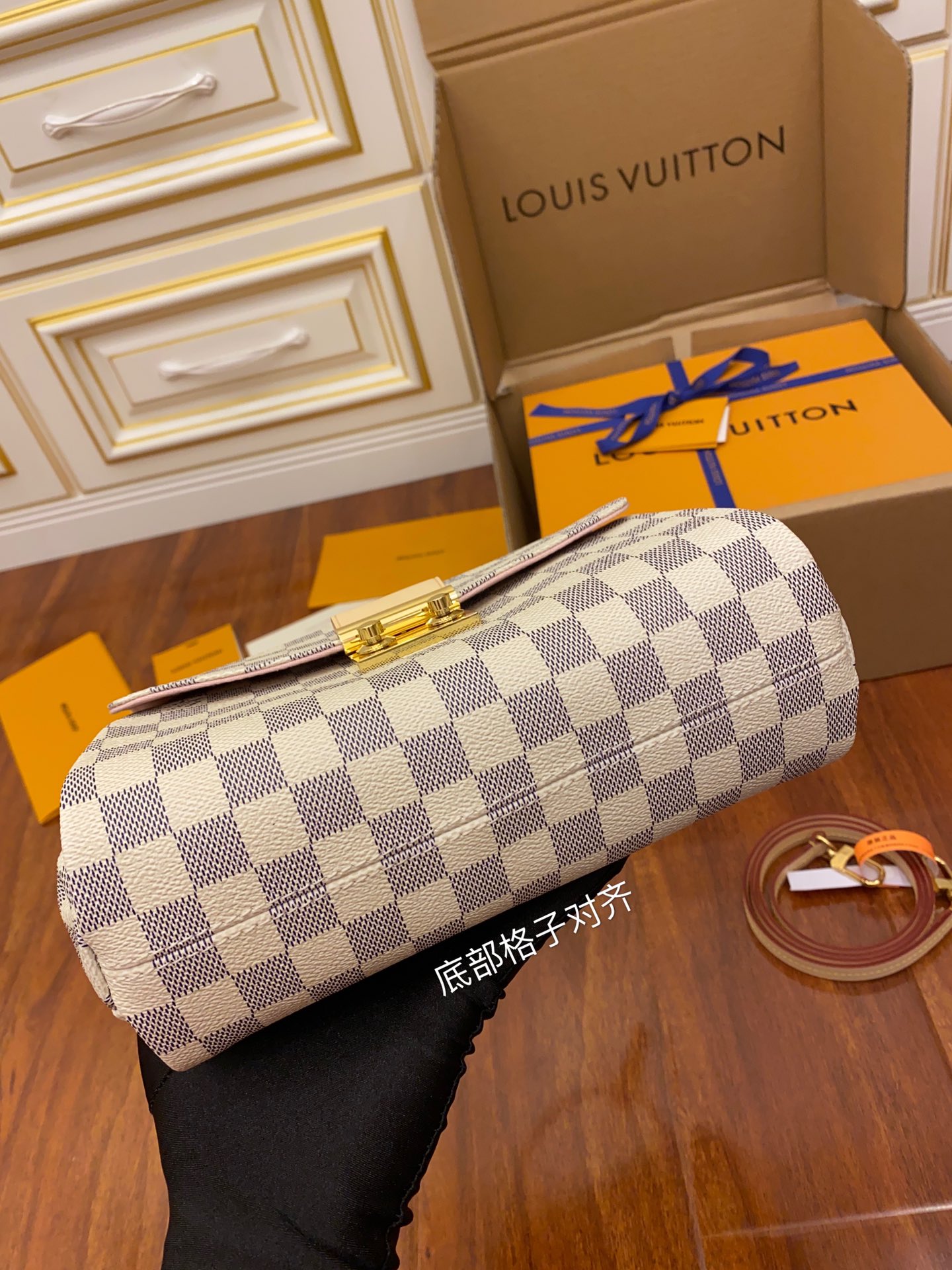 CROISETTE DAMIER M41581