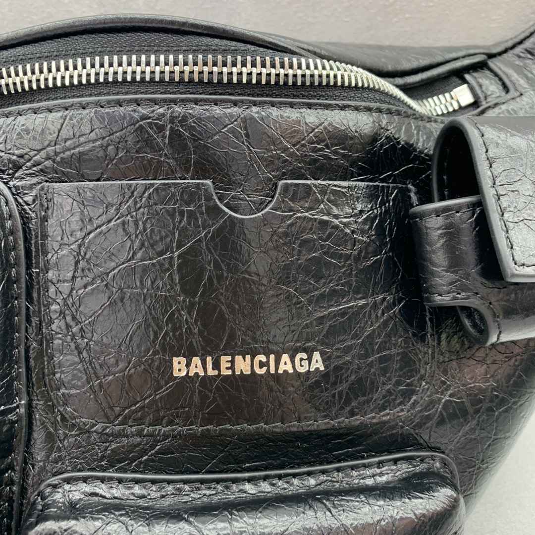 TÚI ĐEO CHÉO BALENCIAGA 703143950 MÀU ĐEN 