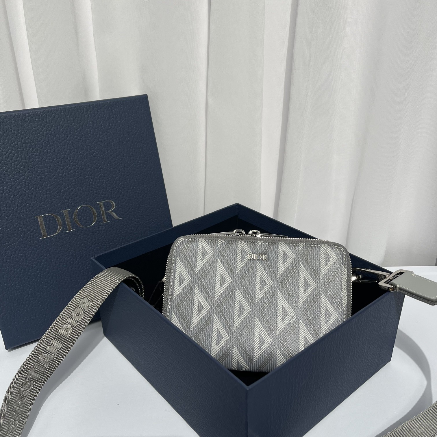 Túi Đeo Chéo Nam Dior Diamond Màu Xám 9921