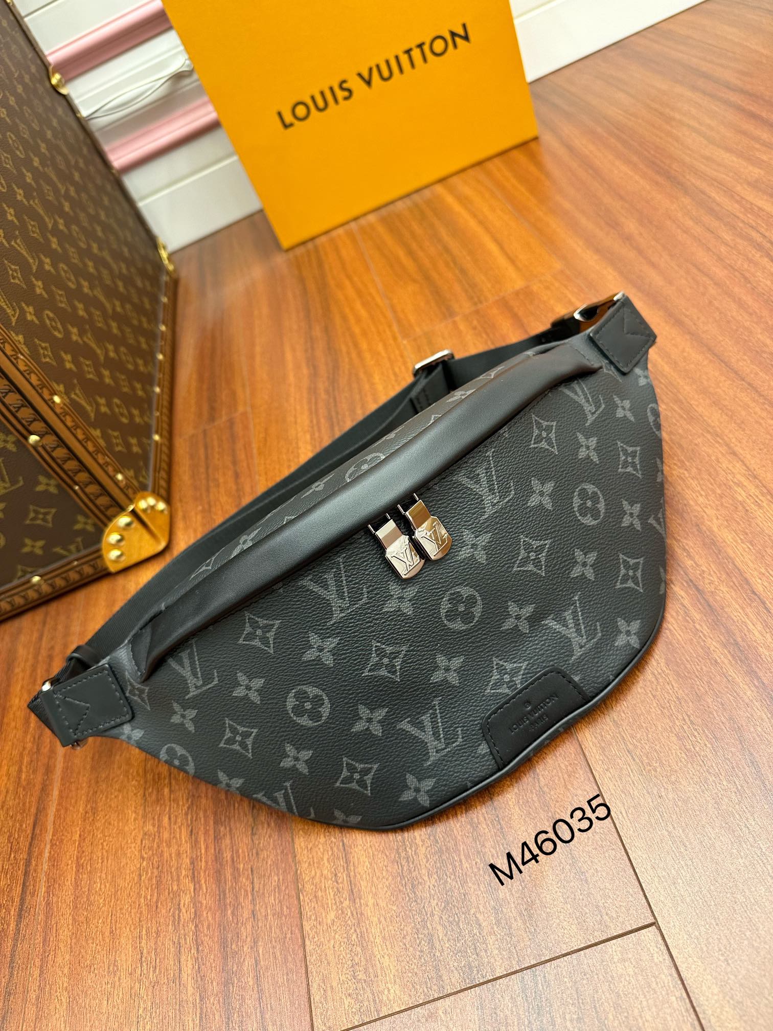 Túi Đeo Hông Louis Vuitton Discovery PM M46035