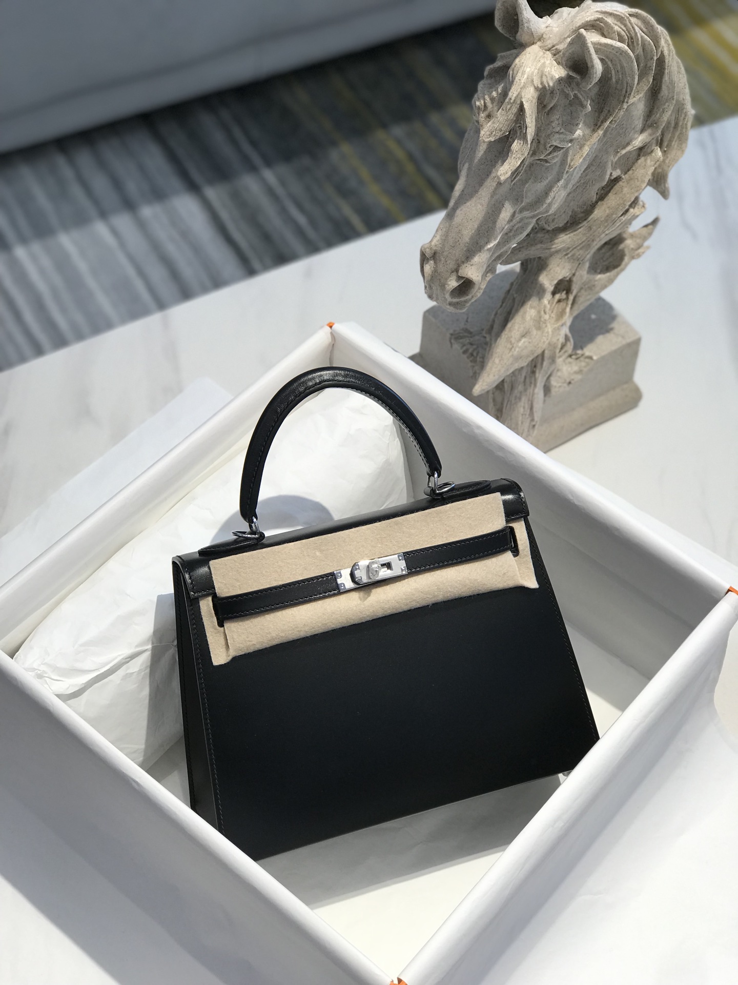 Túi xách hermes kelly box màu đen 