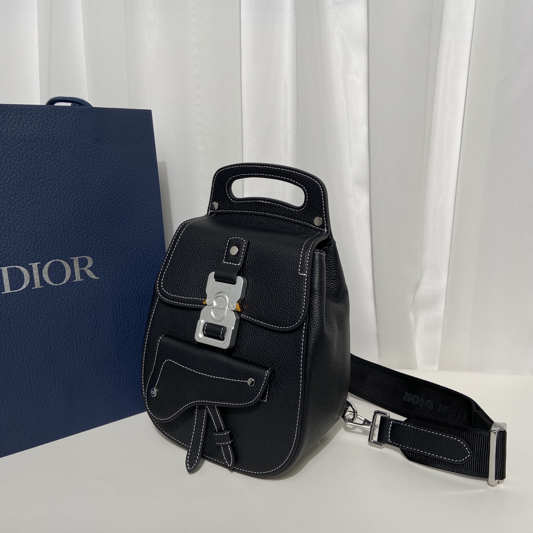 Túi đeo chéo Nam Dior Diamond Màu Đen 9225