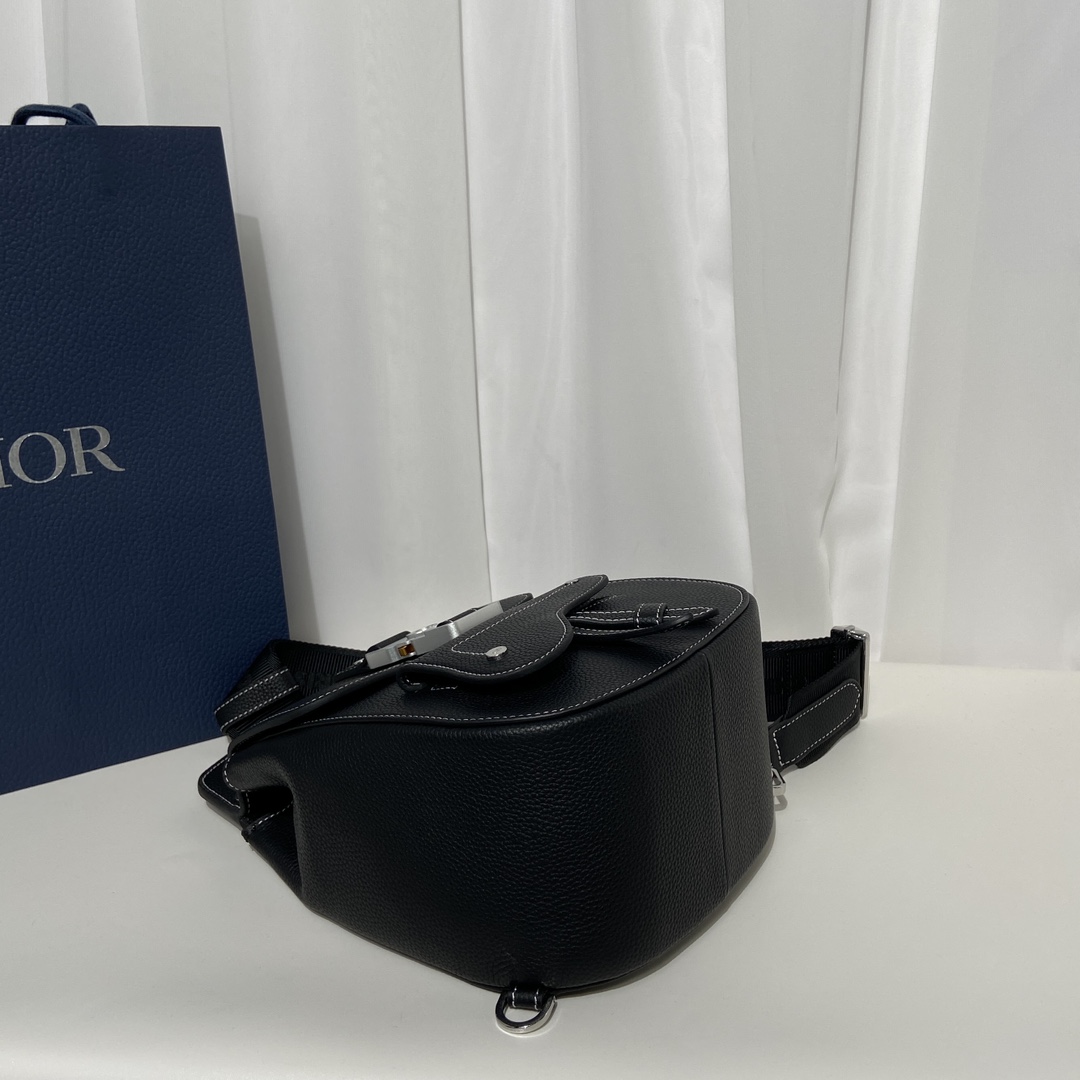 Túi đeo chéo Nam Dior Diamond Màu Đen 9225