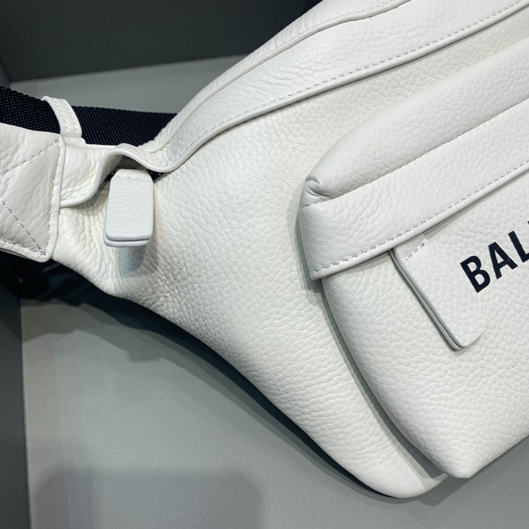 Túi đeo hông BALENCIAGA 180406480 màu trắng 