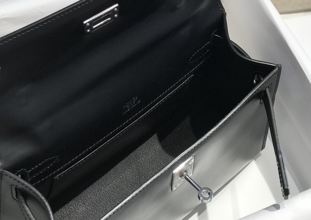 Túi xách hermes minikelly box màu đen 