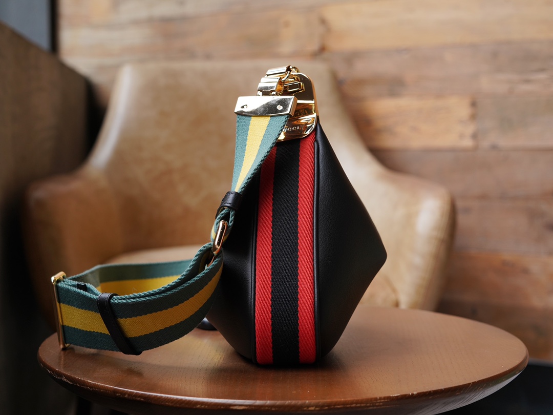 Sac à épaule Gucci Attache petite taille 699409 (black) 