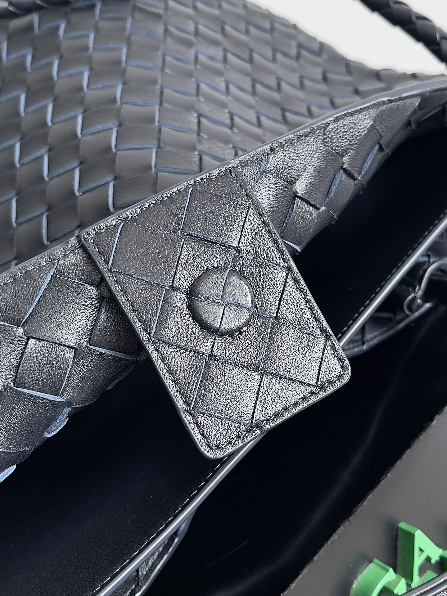 Túi xách nữ bottega veneta màu đen 743575