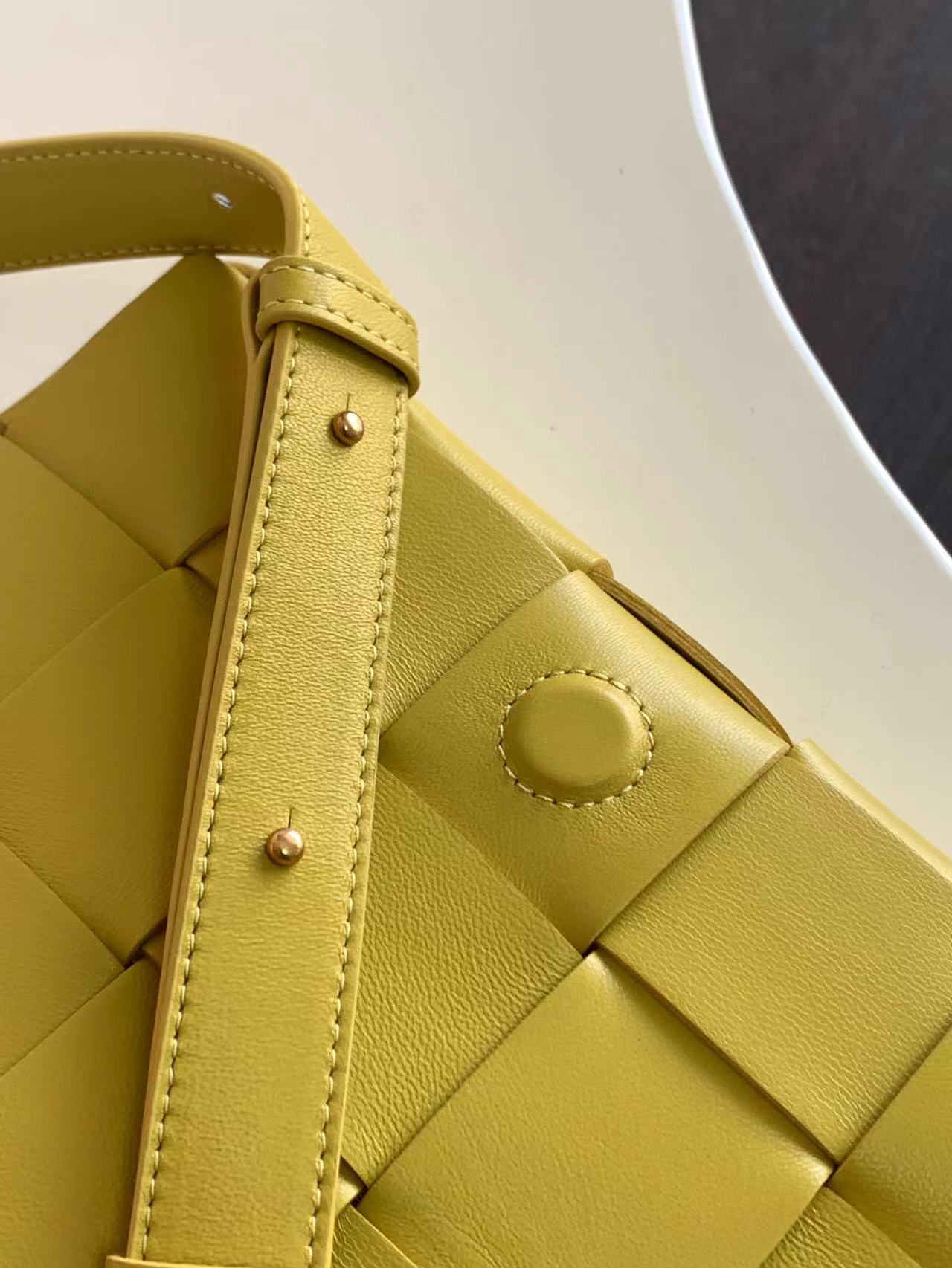 Bottega Veneta Cassette Màu vàng 