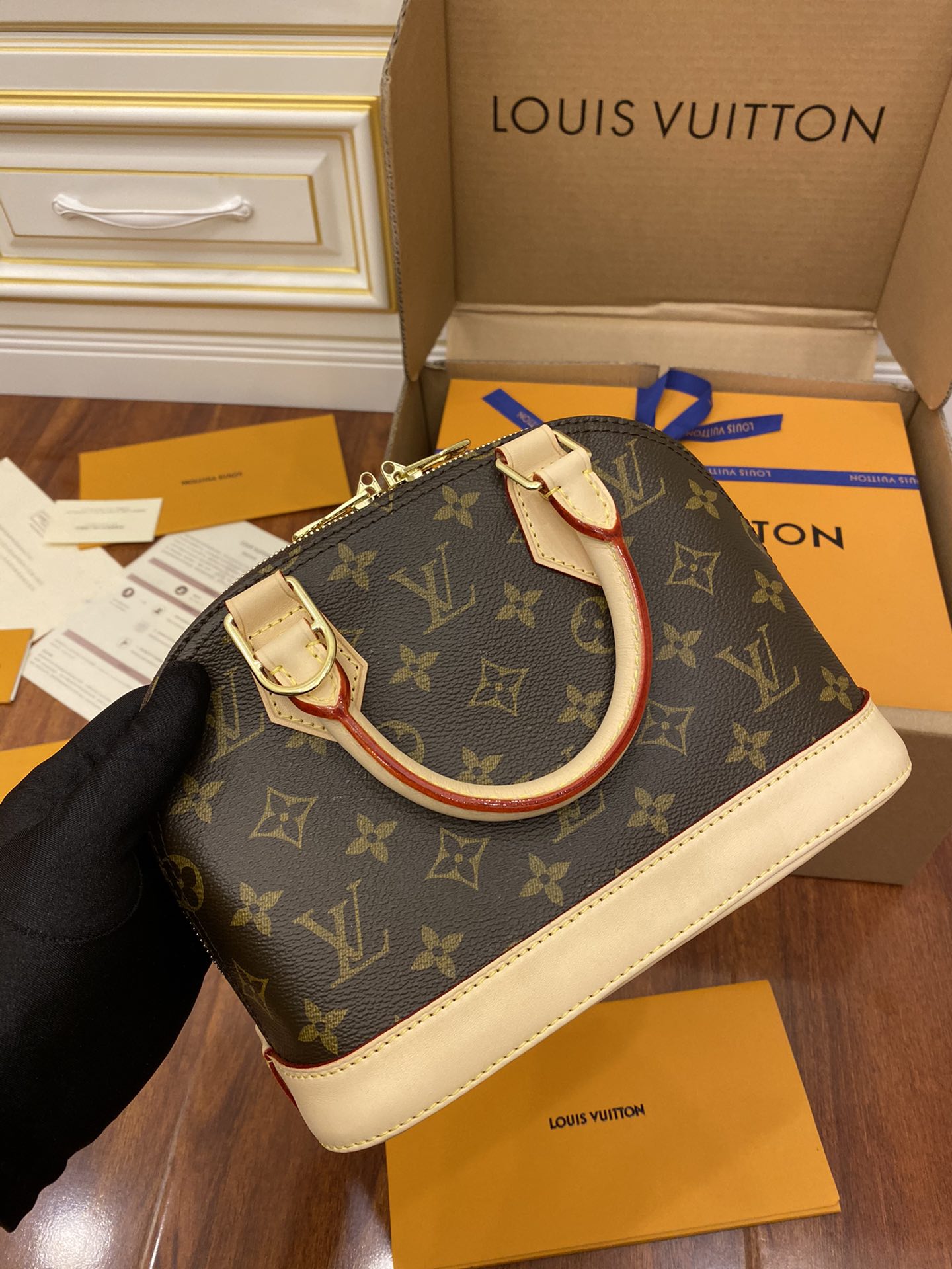 Túi Xách Nữ Louis Vuitton LV Alma BB Bag M53152 Màu Nâu Đen