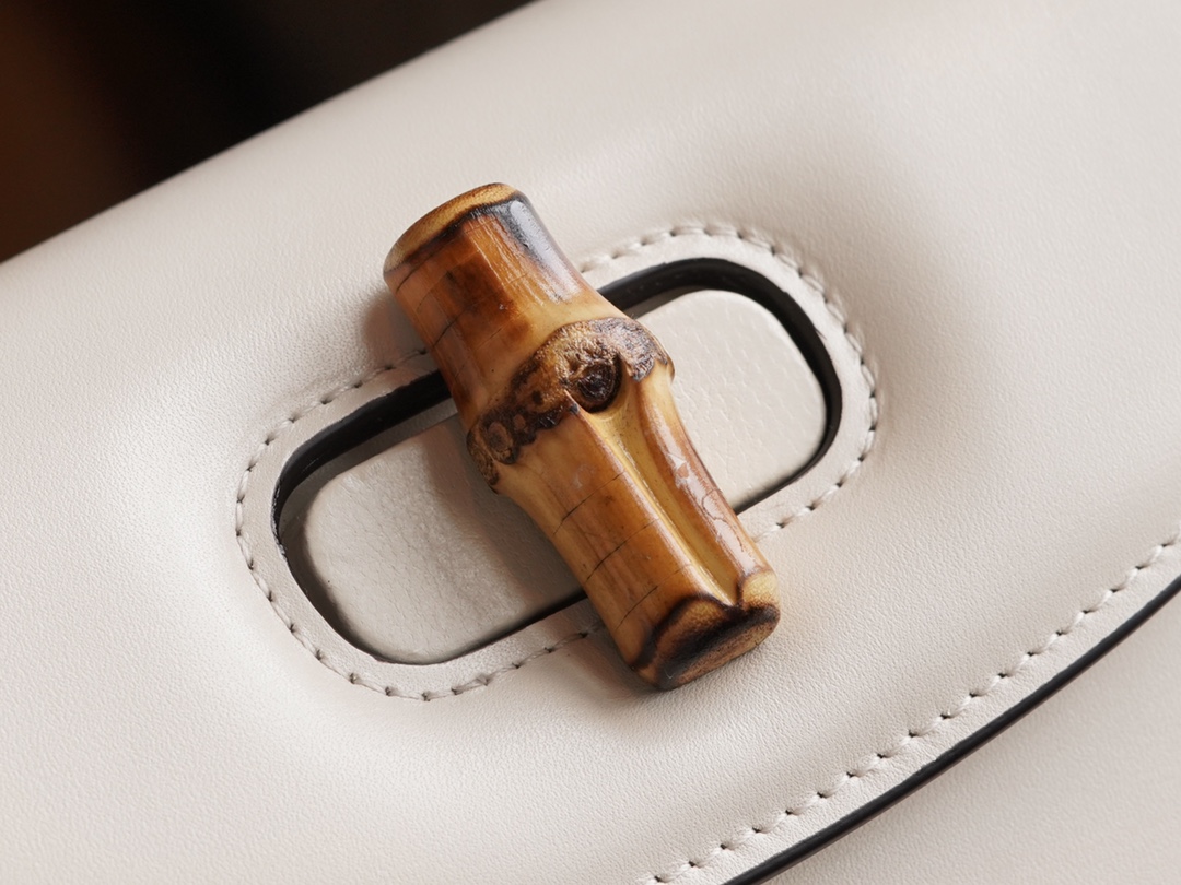 Túi Xách Nữ Gucci Bamboo 1947 686864 Màu Trắng