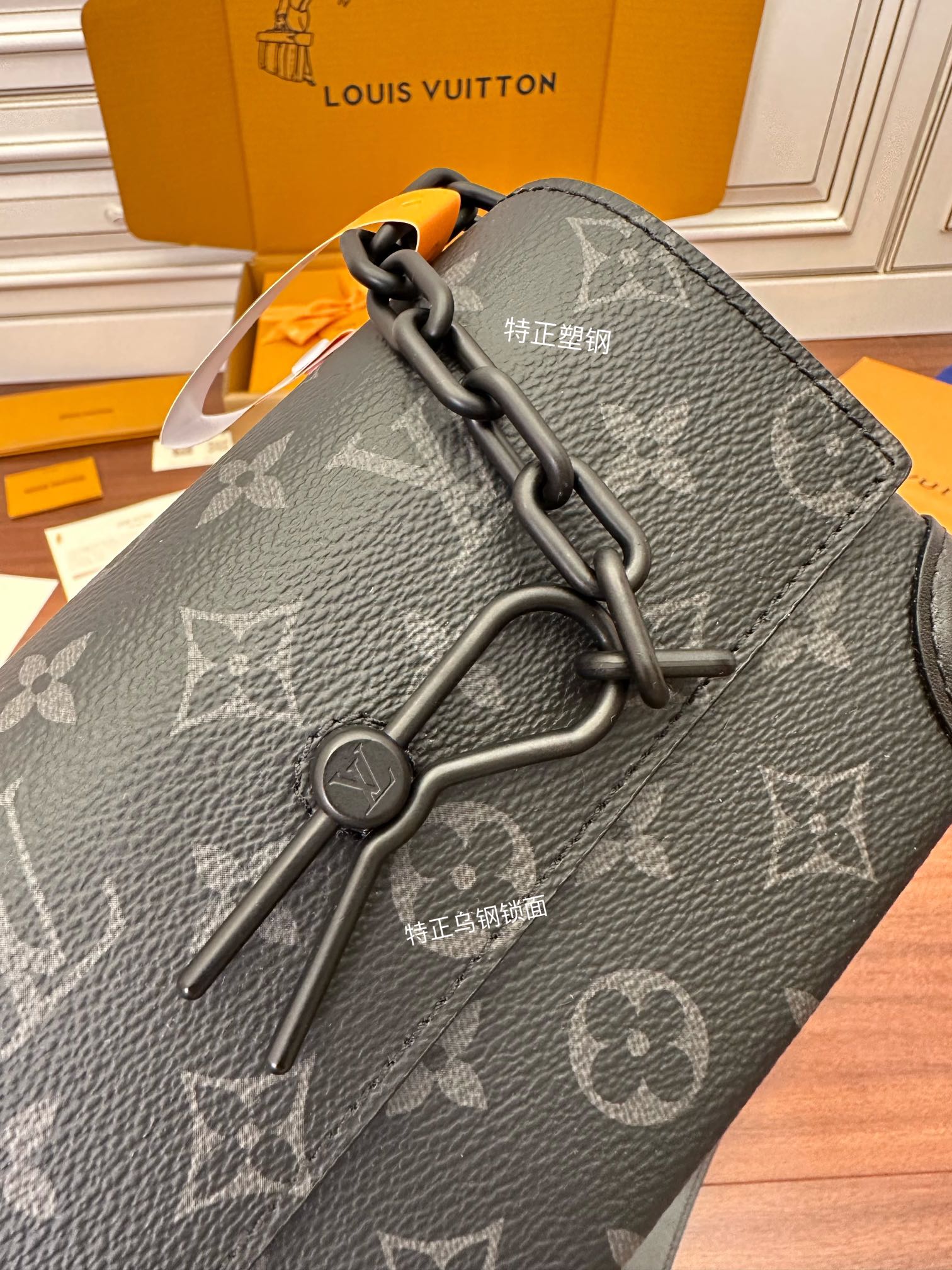 Túi xách Portefeuille Steamer Wearable M81783